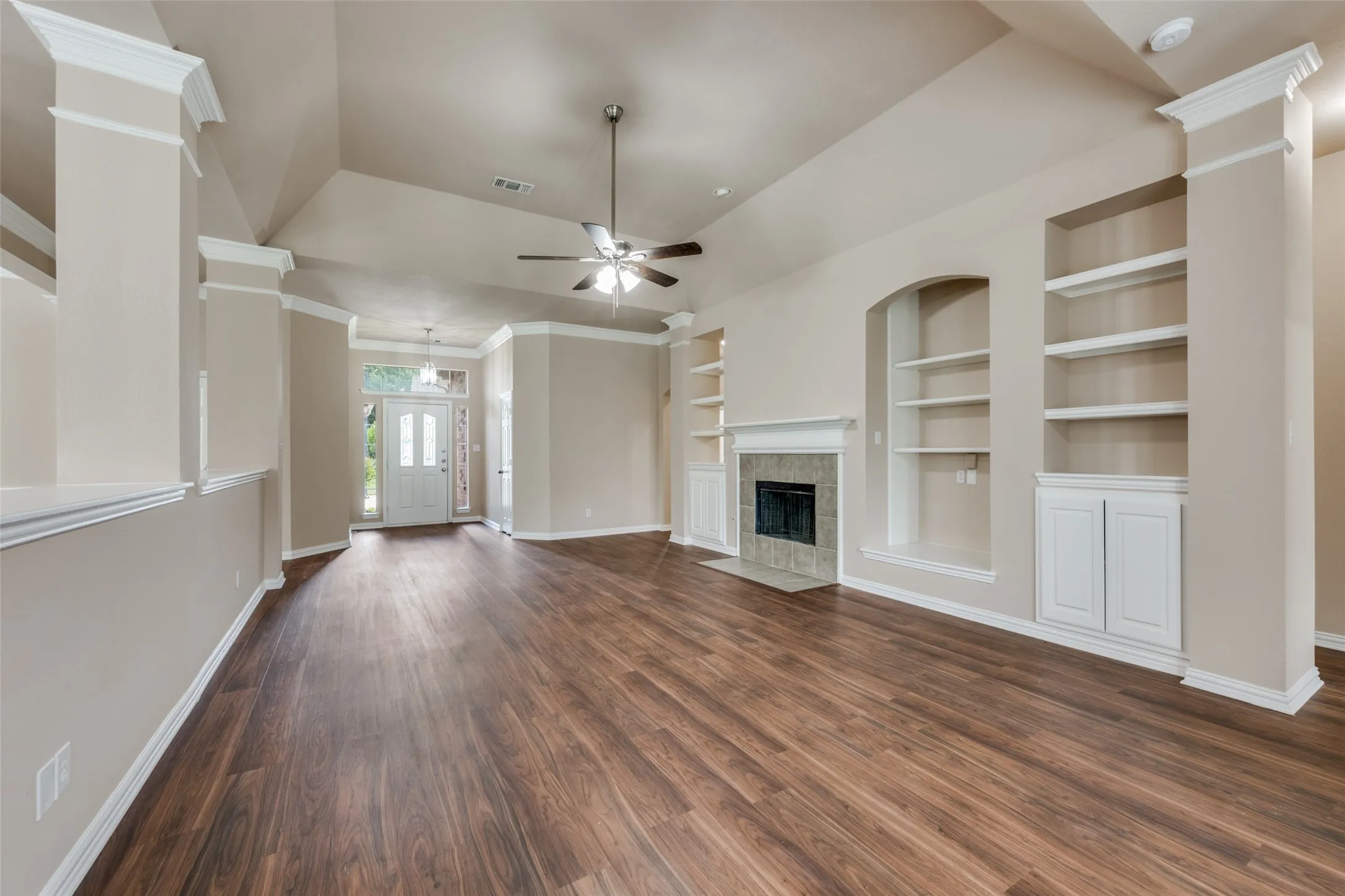 Single Family Residence For Sale in Tarrant County , 2308 Bear Run Road, Arlington, Texas 76001, 4 Bedroom, 2 Bathroom, 2 Garage spaces, 2,376 Sqft, built in 2002, mls#21288418, Real Estate Agent in Arlington, Homes For Sale in Tarrant county, Homes For Sale in Arlington, Realtor in Arlington Texas, Real Estate Brokerage Independent Realty Texas, Luminita Cordes Realtor