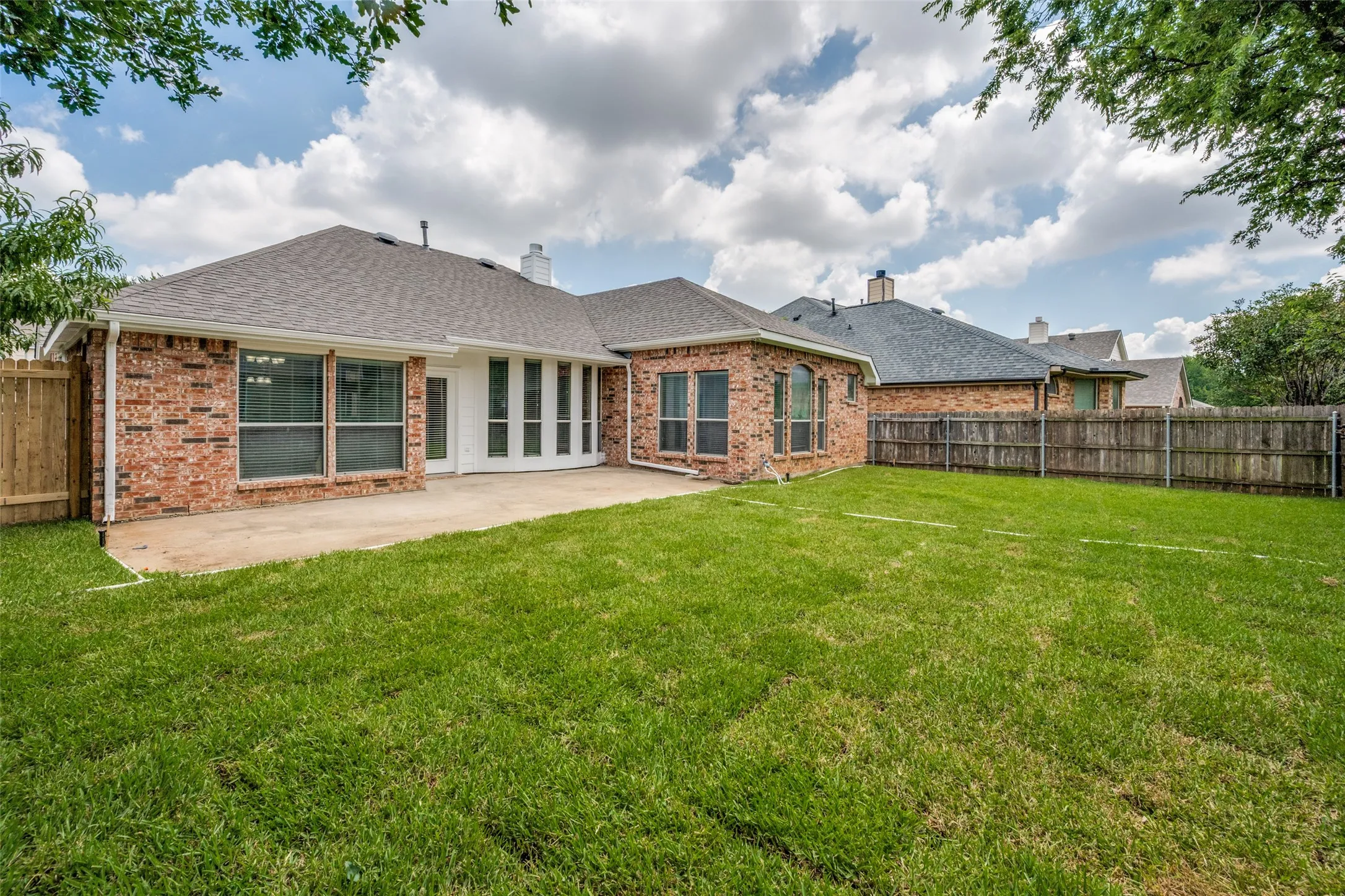 Single Family Residence For Sale in Tarrant County , 2308 Bear Run Road, Arlington, Texas 76001, 4 Bedroom, 2 Bathroom, 2 Garage spaces, 2,376 Sqft, built in 2002, mls#21288418, Real Estate Agent in Arlington, Homes For Sale in Tarrant county, Homes For Sale in Arlington, Realtor in Arlington Texas, Real Estate Brokerage Independent Realty Texas, Luminita Cordes Realtor