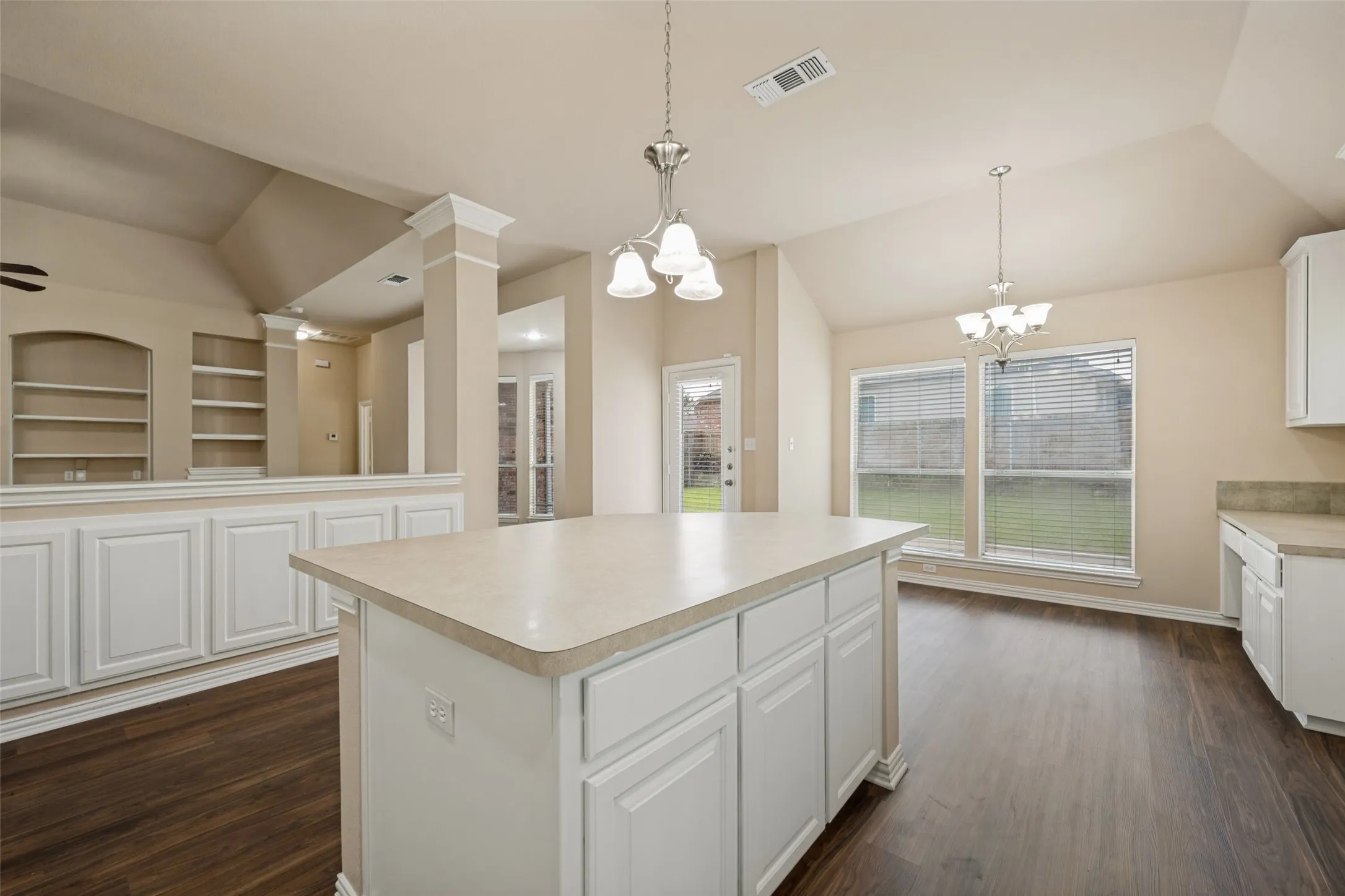 Single Family Residence For Sale in Tarrant County , 2308 Bear Run Road, Arlington, Texas 76001, 4 Bedroom, 2 Bathroom, 2 Garage spaces, 2,376 Sqft, built in 2002, mls#21288418, Real Estate Agent in Arlington, Homes For Sale in Tarrant county, Homes For Sale in Arlington, Realtor in Arlington Texas, Real Estate Brokerage Independent Realty Texas, Luminita Cordes Realtor