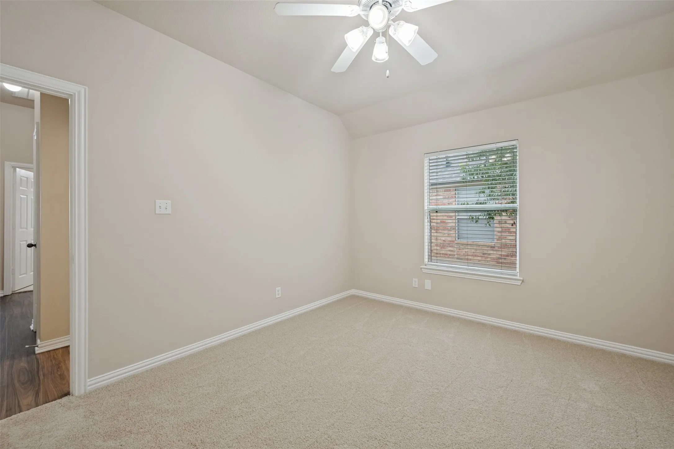 Single Family Residence For Sale in Tarrant County , 2308 Bear Run Road, Arlington, Texas 76001, 4 Bedroom, 2 Bathroom, 2 Garage spaces, 2,376 Sqft, built in 2002, mls#21288418, Real Estate Agent in Arlington, Homes For Sale in Tarrant county, Homes For Sale in Arlington, Realtor in Arlington Texas, Real Estate Brokerage Independent Realty Texas, Luminita Cordes Realtor