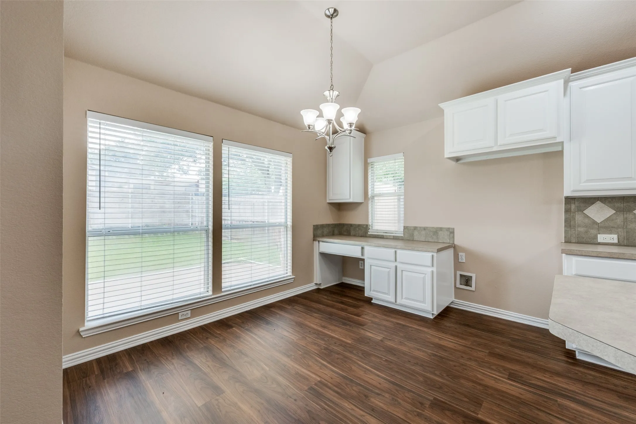 Single Family Residence For Sale in Tarrant County , 2308 Bear Run Road, Arlington, Texas 76001, 4 Bedroom, 2 Bathroom, 2 Garage spaces, 2,376 Sqft, built in 2002, mls#21288418, Real Estate Agent in Arlington, Homes For Sale in Tarrant county, Homes For Sale in Arlington, Realtor in Arlington Texas, Real Estate Brokerage Independent Realty Texas, Luminita Cordes Realtor