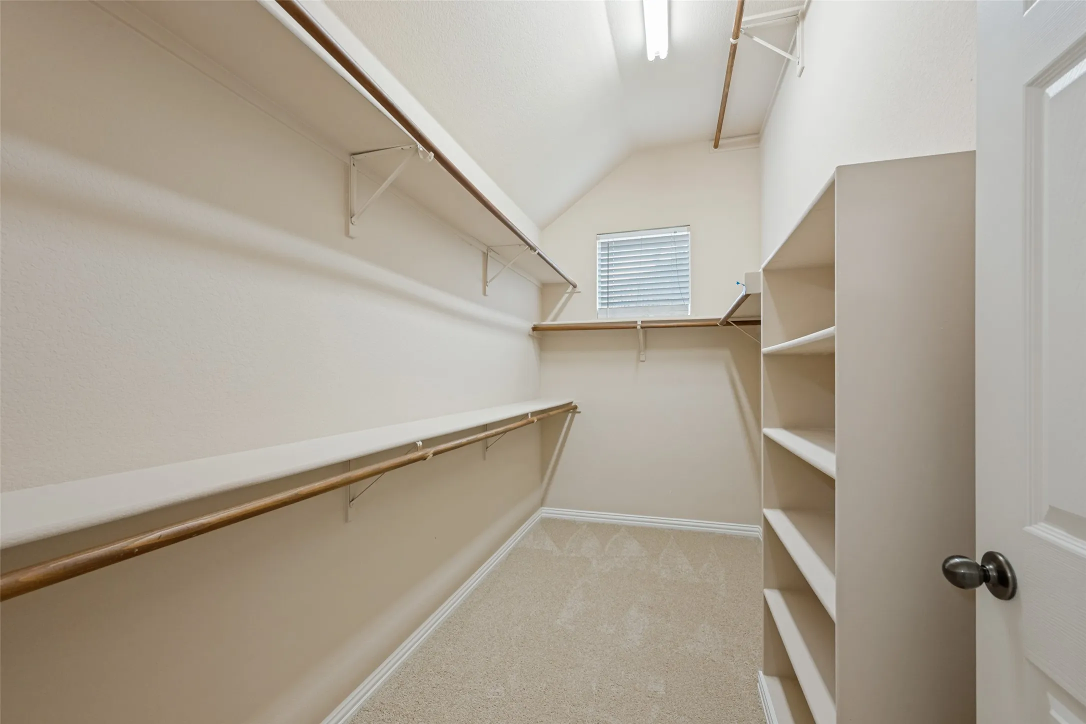 Single Family Residence For Sale in Tarrant County , 2308 Bear Run Road, Arlington, Texas 76001, 4 Bedroom, 2 Bathroom, 2 Garage spaces, 2,376 Sqft, built in 2002, mls#21288418, Real Estate Agent in Arlington, Homes For Sale in Tarrant county, Homes For Sale in Arlington, Realtor in Arlington Texas, Real Estate Brokerage Independent Realty Texas, Luminita Cordes Realtor