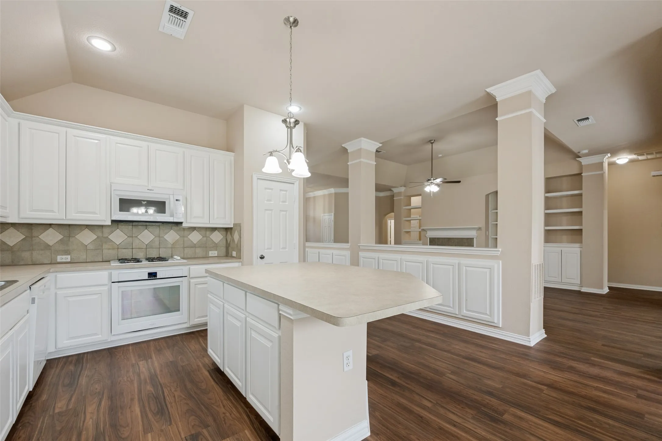 Single Family Residence For Sale in Tarrant County , 2308 Bear Run Road, Arlington, Texas 76001, 4 Bedroom, 2 Bathroom, 2 Garage spaces, 2,376 Sqft, built in 2002, mls#21288418, Real Estate Agent in Arlington, Homes For Sale in Tarrant county, Homes For Sale in Arlington, Realtor in Arlington Texas, Real Estate Brokerage Independent Realty Texas, Luminita Cordes Realtor