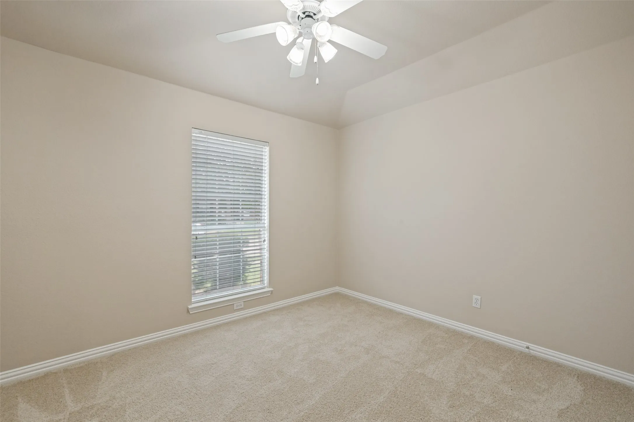 Single Family Residence For Sale in Tarrant County , 2308 Bear Run Road, Arlington, Texas 76001, 4 Bedroom, 2 Bathroom, 2 Garage spaces, 2,376 Sqft, built in 2002, mls#21288418, Real Estate Agent in Arlington, Homes For Sale in Tarrant county, Homes For Sale in Arlington, Realtor in Arlington Texas, Real Estate Brokerage Independent Realty Texas, Luminita Cordes Realtor
