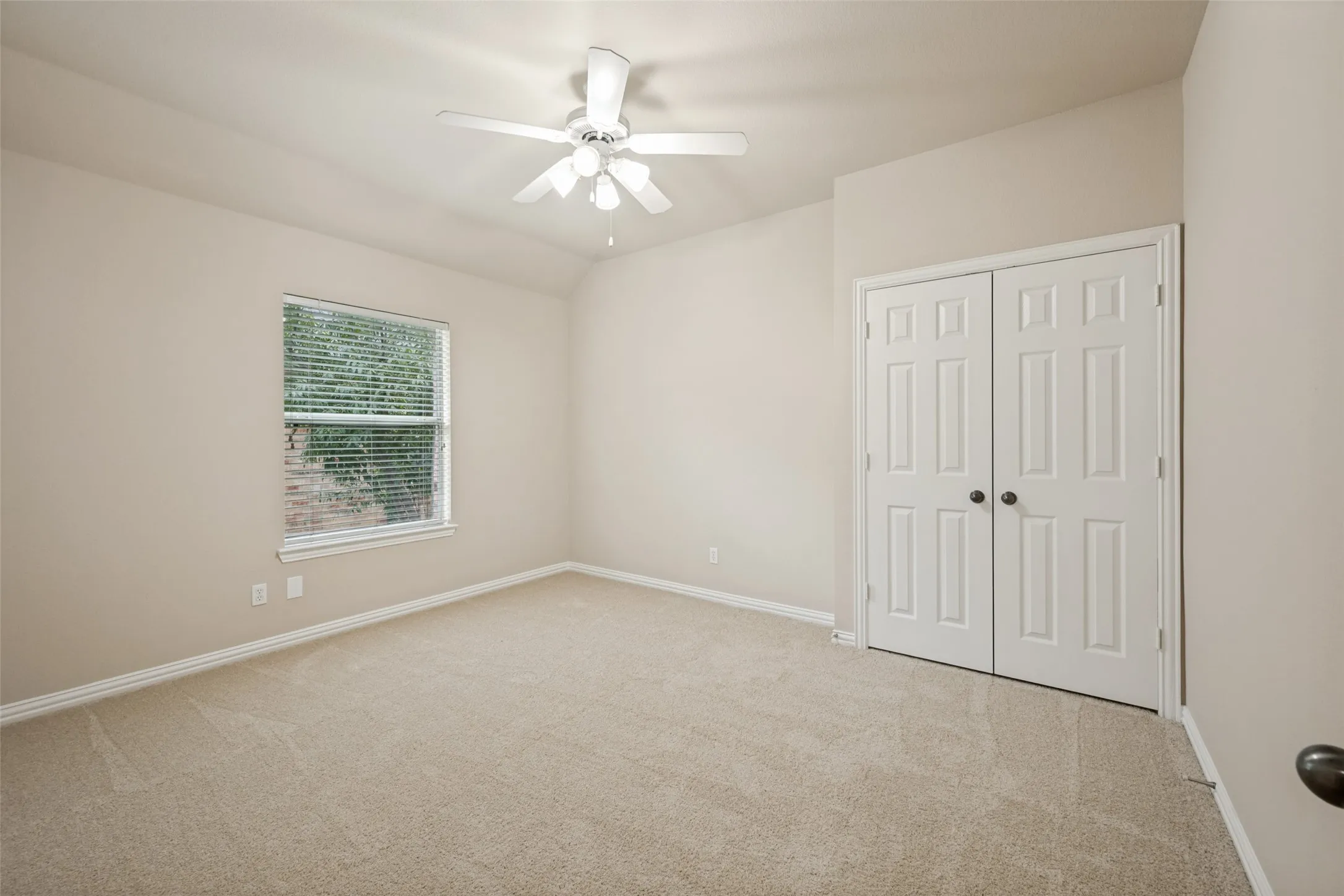 Single Family Residence For Sale in Tarrant County , 2308 Bear Run Road, Arlington, Texas 76001, 4 Bedroom, 2 Bathroom, 2 Garage spaces, 2,376 Sqft, built in 2002, mls#21288418, Real Estate Agent in Arlington, Homes For Sale in Tarrant county, Homes For Sale in Arlington, Realtor in Arlington Texas, Real Estate Brokerage Independent Realty Texas, Luminita Cordes Realtor