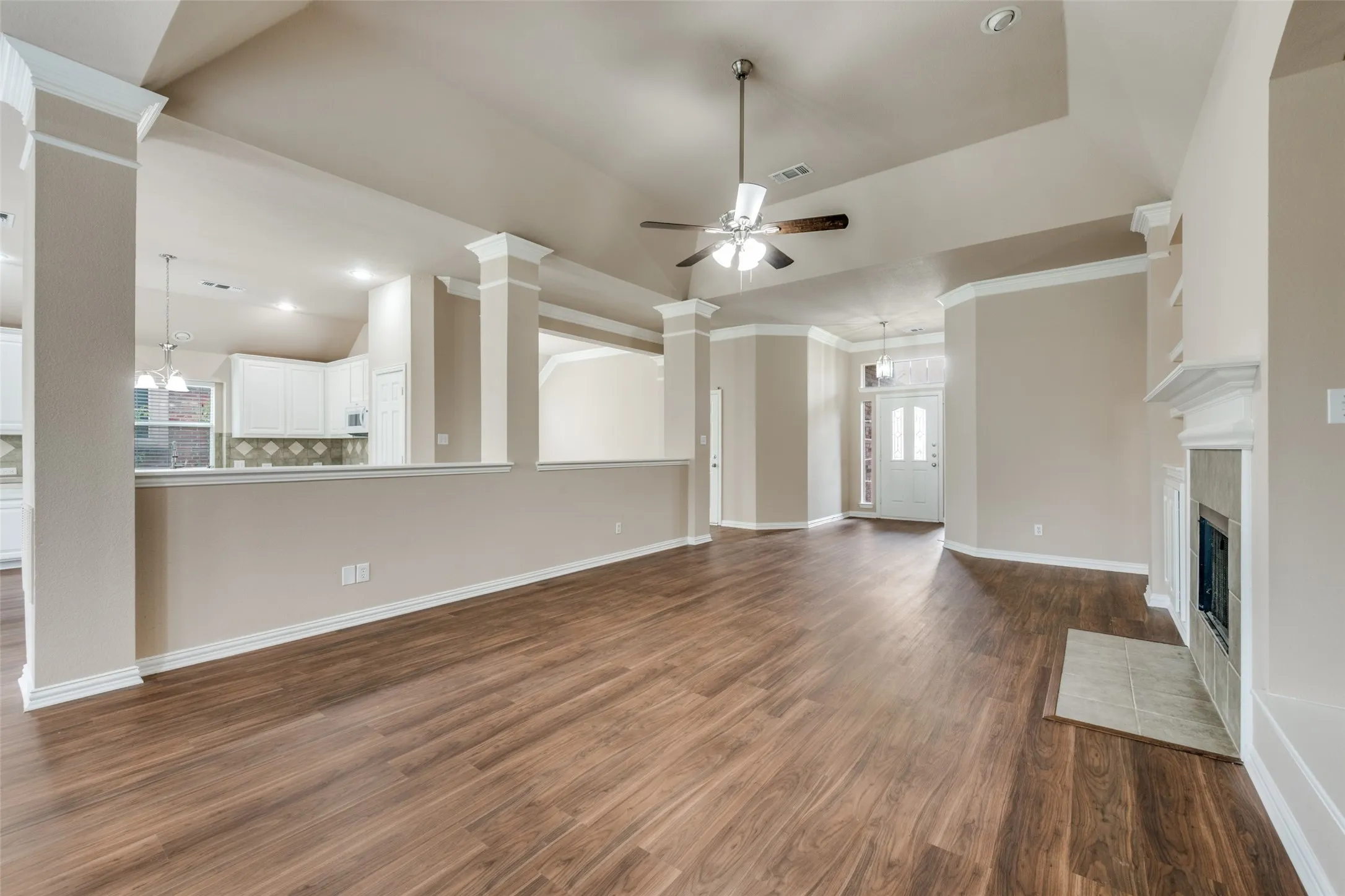Single Family Residence For Sale in Tarrant County , 2308 Bear Run Road, Arlington, Texas 76001, 4 Bedroom, 2 Bathroom, 2 Garage spaces, 2,376 Sqft, built in 2002, mls#21288418, Real Estate Agent in Arlington, Homes For Sale in Tarrant county, Homes For Sale in Arlington, Realtor in Arlington Texas, Real Estate Brokerage Independent Realty Texas, Luminita Cordes Realtor