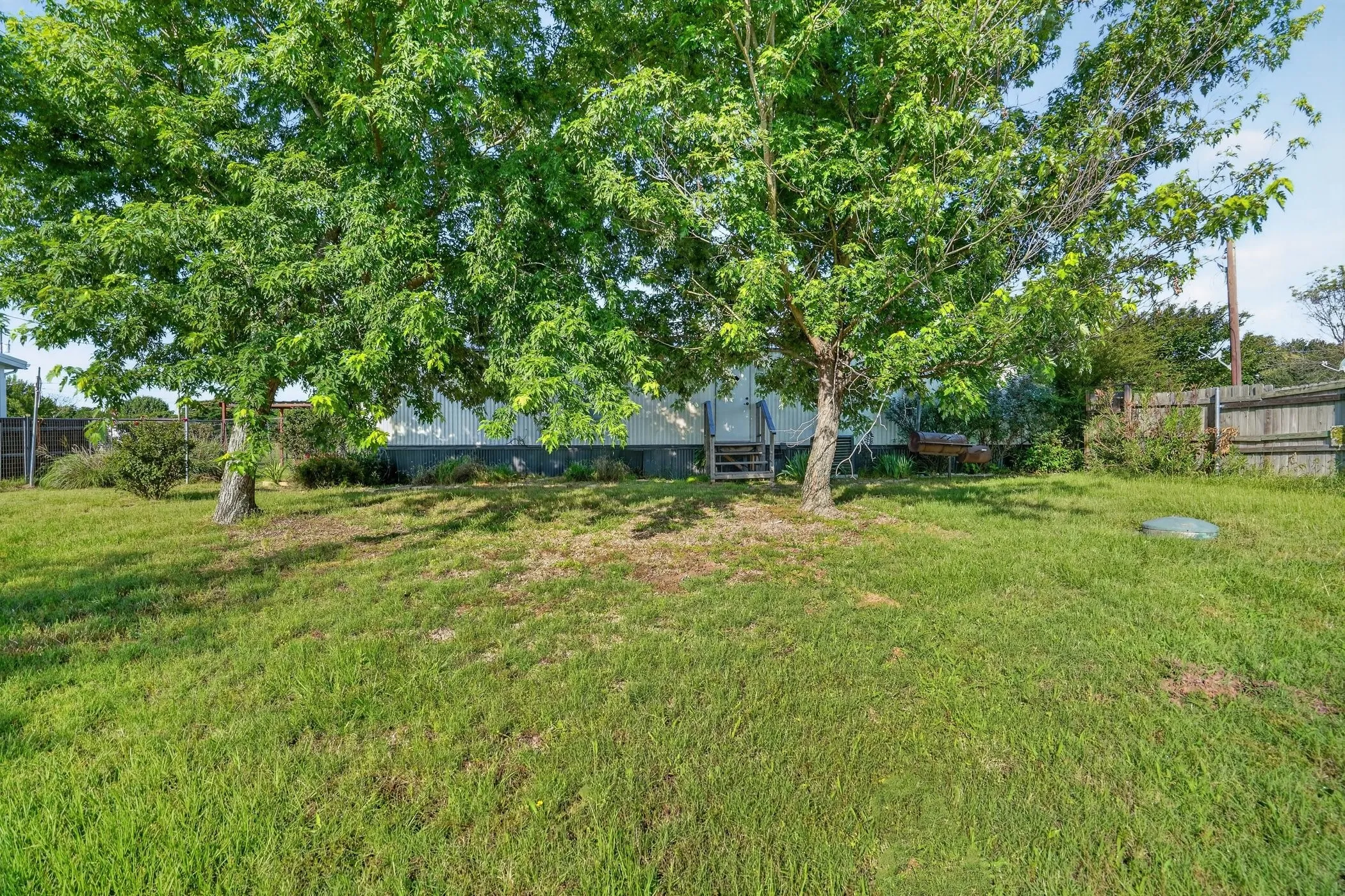 Mobile Home For Sale in Hood County , 7601 River Run, Granbury, Texas 76049, 2 Bedroom, 2 Bathroom, Garage spaces, 896 Sqft, built in 1995, mls#21276334, Real Estate Agent in Granbury, Homes For Sale in Hood county, Homes For Sale in Granbury, Realtor in Granbury Texas, Real Estate Brokerage Independent Realty Texas, Luminita Cordes Realtor