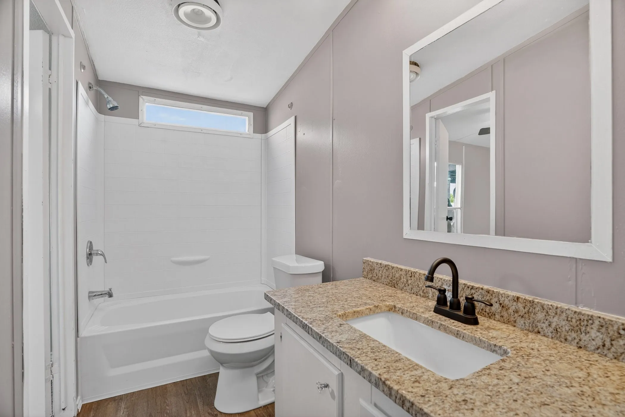 Mobile Home For Sale in Hood County , 7601 River Run, Granbury, Texas 76049, 2 Bedroom, 2 Bathroom, Garage spaces, 896 Sqft, built in 1995, mls#21276334, Real Estate Agent in Granbury, Homes For Sale in Hood county, Homes For Sale in Granbury, Realtor in Granbury Texas, Real Estate Brokerage Independent Realty Texas, Luminita Cordes Realtor