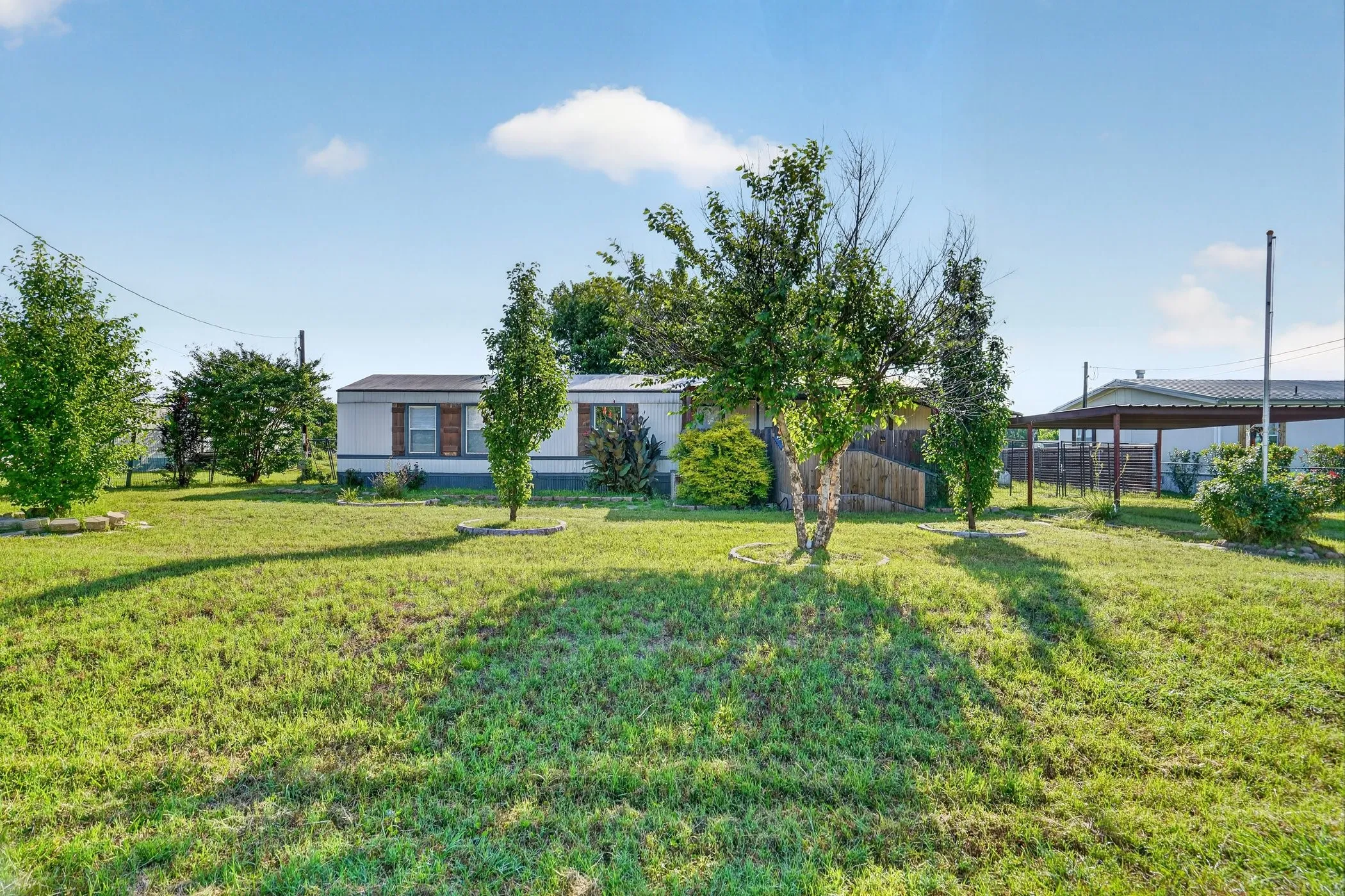 Mobile Home For Sale in Hood County , 7601 River Run, Granbury, Texas 76049, 2 Bedroom, 2 Bathroom, Garage spaces, 896 Sqft, built in 1995, mls#21276334, Real Estate Agent in Granbury, Homes For Sale in Hood county, Homes For Sale in Granbury, Realtor in Granbury Texas, Real Estate Brokerage Independent Realty Texas, Luminita Cordes Realtor