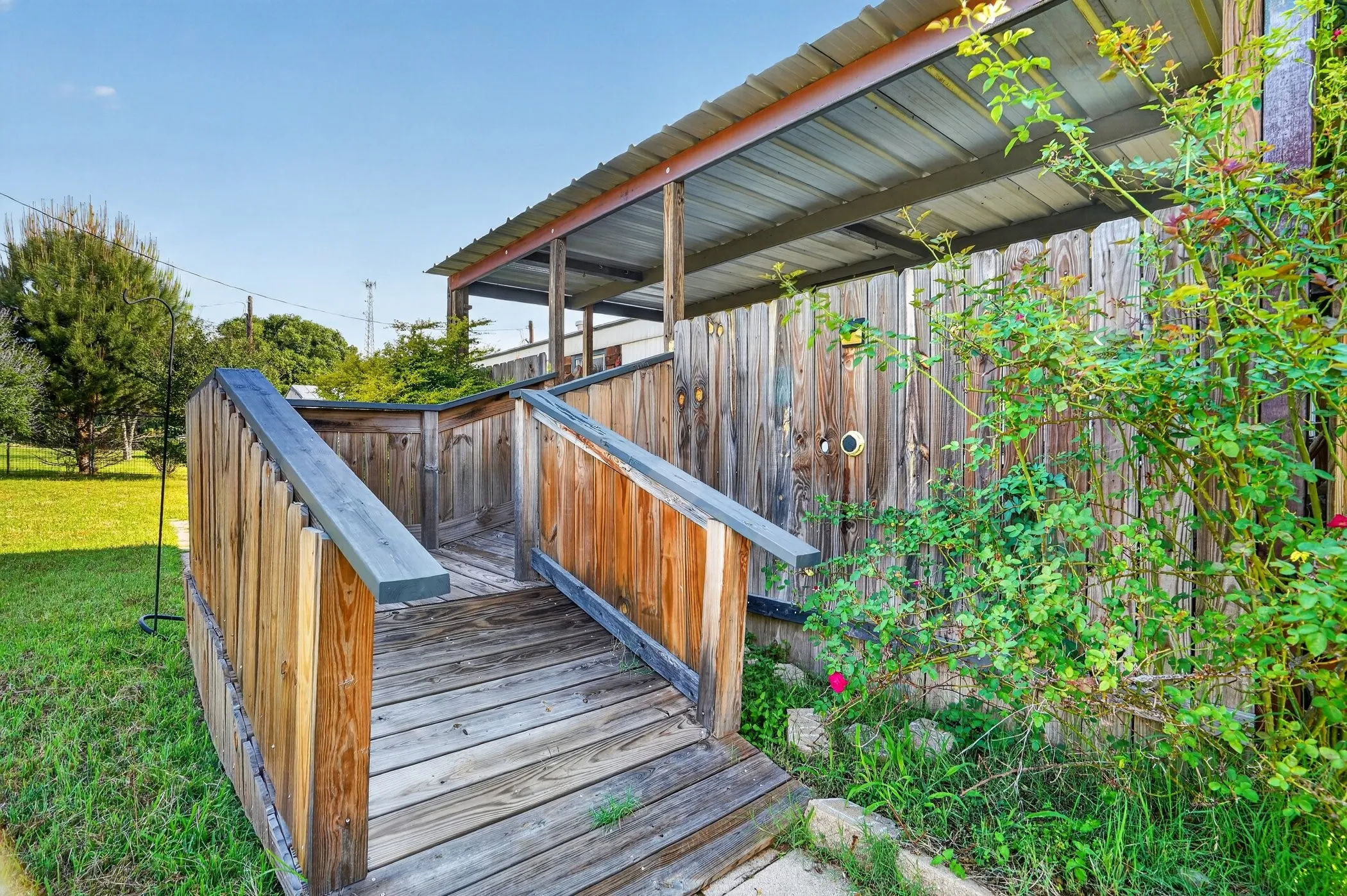 Mobile Home For Sale in Hood County , 7601 River Run, Granbury, Texas 76049, 2 Bedroom, 2 Bathroom, Garage spaces, 896 Sqft, built in 1995, mls#21276334, Real Estate Agent in Granbury, Homes For Sale in Hood county, Homes For Sale in Granbury, Realtor in Granbury Texas, Real Estate Brokerage Independent Realty Texas, Luminita Cordes Realtor