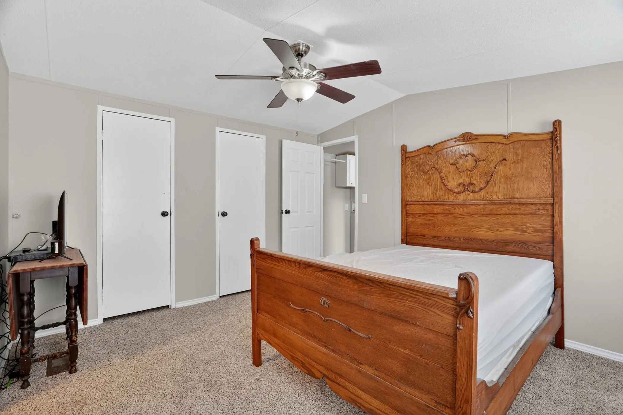 Mobile Home For Sale in Hood County , 7601 River Run, Granbury, Texas 76049, 2 Bedroom, 2 Bathroom, Garage spaces, 896 Sqft, built in 1995, mls#21276334, Real Estate Agent in Granbury, Homes For Sale in Hood county, Homes For Sale in Granbury, Realtor in Granbury Texas, Real Estate Brokerage Independent Realty Texas, Luminita Cordes Realtor