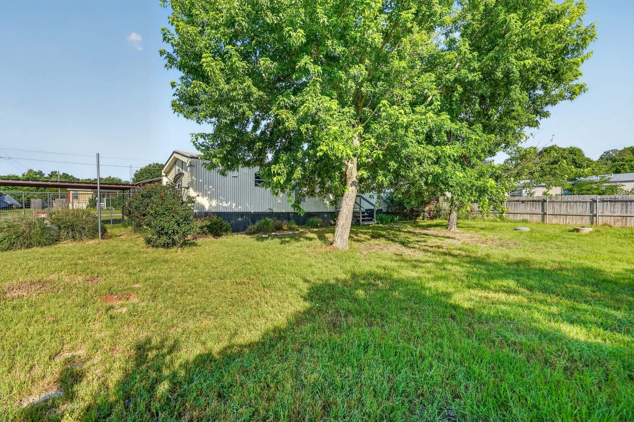 Mobile Home For Sale in Hood County , 7601 River Run, Granbury, Texas 76049, 2 Bedroom, 2 Bathroom, Garage spaces, 896 Sqft, built in 1995, mls#21276334, Real Estate Agent in Granbury, Homes For Sale in Hood county, Homes For Sale in Granbury, Realtor in Granbury Texas, Real Estate Brokerage Independent Realty Texas, Luminita Cordes Realtor