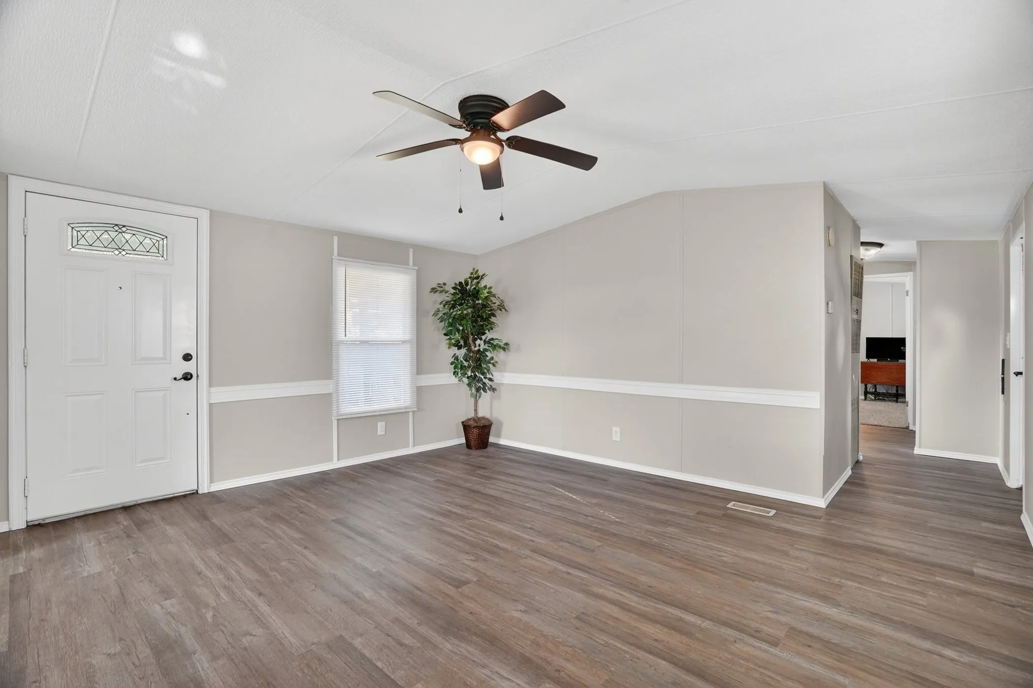 Mobile Home For Sale in Hood County , 7601 River Run, Granbury, Texas 76049, 2 Bedroom, 2 Bathroom, Garage spaces, 896 Sqft, built in 1995, mls#21276334, Real Estate Agent in Granbury, Homes For Sale in Hood county, Homes For Sale in Granbury, Realtor in Granbury Texas, Real Estate Brokerage Independent Realty Texas, Luminita Cordes Realtor