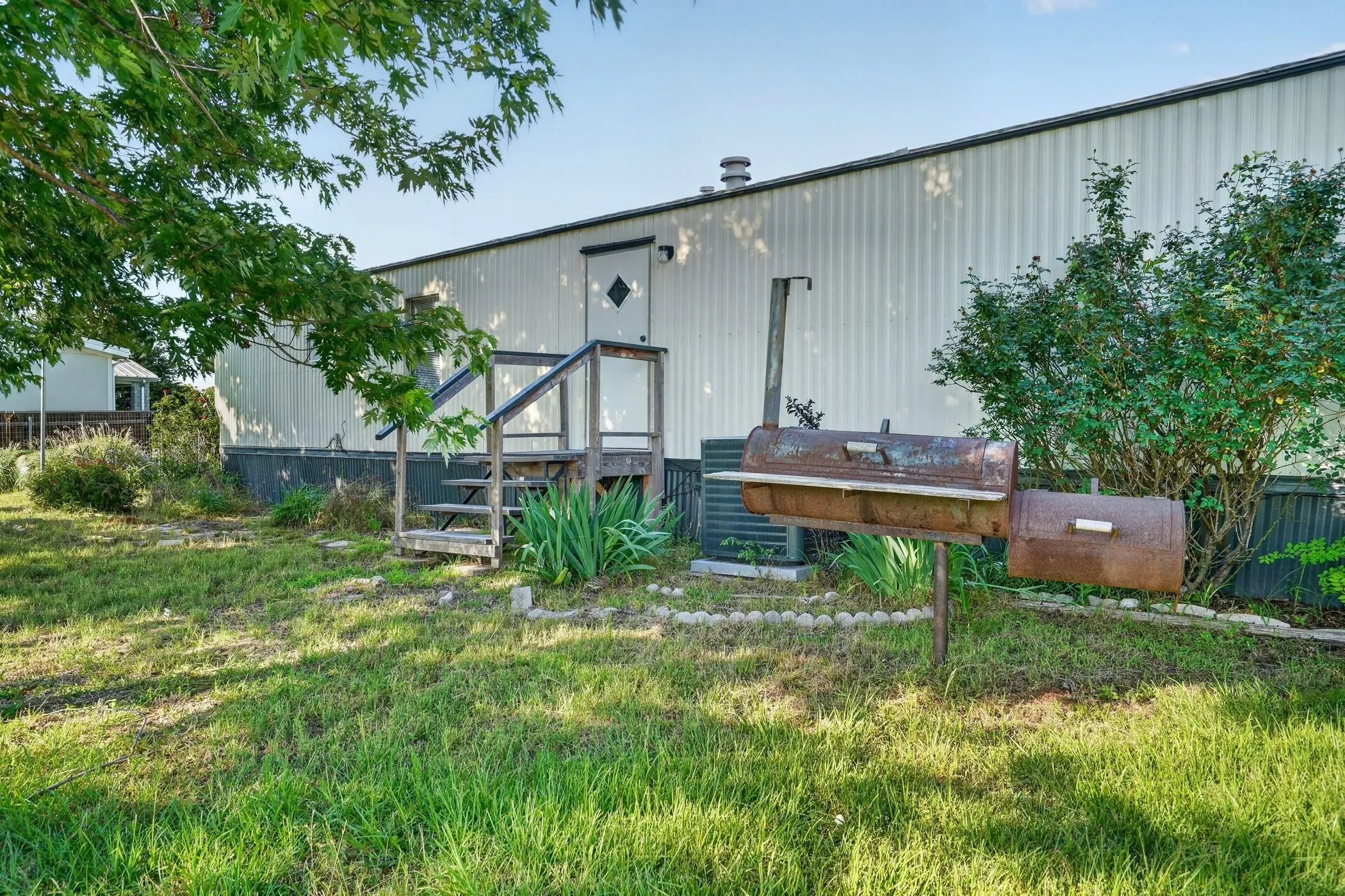 Mobile Home For Sale in Hood County , 7601 River Run, Granbury, Texas 76049, 2 Bedroom, 2 Bathroom, Garage spaces, 896 Sqft, built in 1995, mls#21276334, Real Estate Agent in Granbury, Homes For Sale in Hood county, Homes For Sale in Granbury, Realtor in Granbury Texas, Real Estate Brokerage Independent Realty Texas, Luminita Cordes Realtor