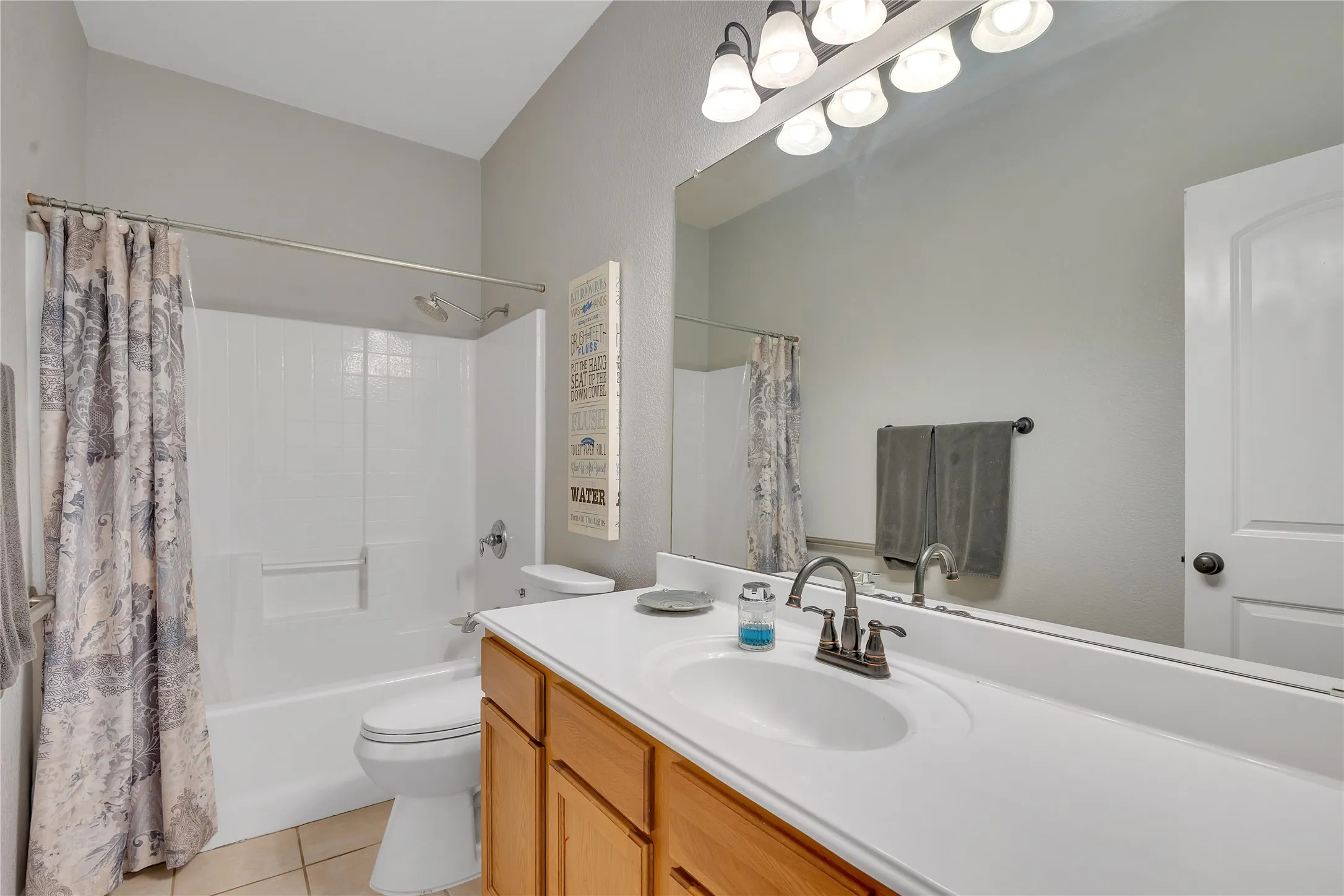 Single Family Residence For Sale in Parker County , 109 Falcons Eye Court, Weatherford, Texas 76087, 3 Bedroom, 2 Bathroom, 2 Garage spaces, 2,059 Sqft, built in 2006, mls#21270222, Real Estate Agent in Weatherford, Homes For Sale in Parker county, Homes For Sale in Weatherford, Realtor in Weatherford Texas, Real Estate Brokerage Independent Realty Texas, Luminita Cordes Realtor