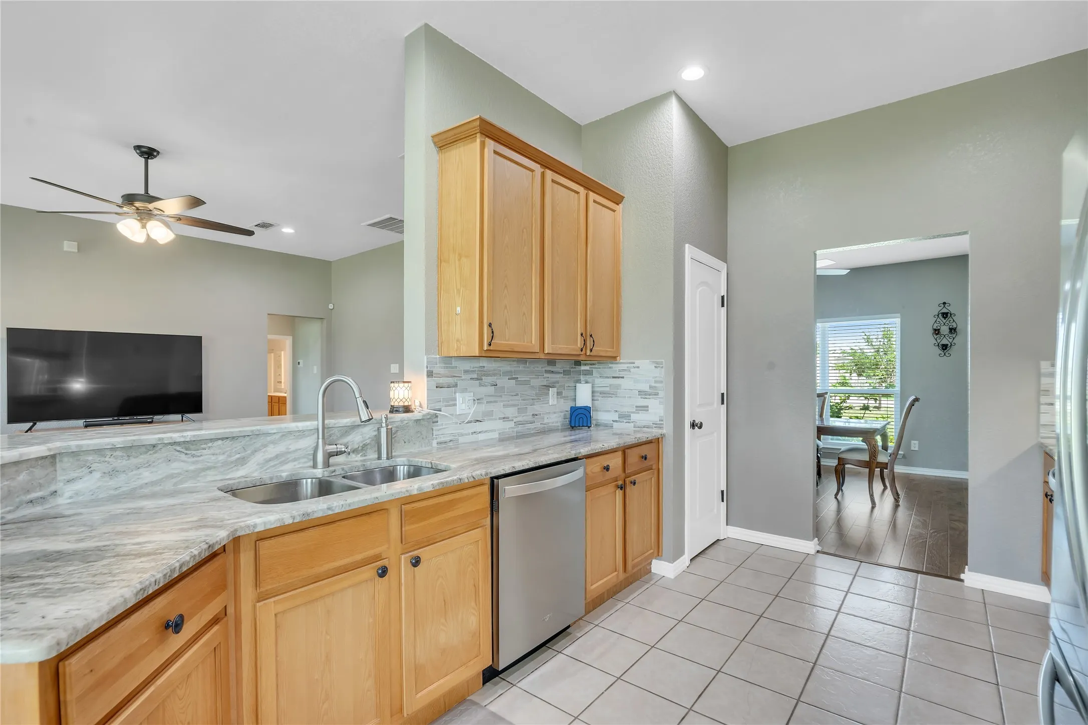 Single Family Residence For Sale in Parker County , 109 Falcons Eye Court, Weatherford, Texas 76087, 3 Bedroom, 2 Bathroom, 2 Garage spaces, 2,059 Sqft, built in 2006, mls#21270222, Real Estate Agent in Weatherford, Homes For Sale in Parker county, Homes For Sale in Weatherford, Realtor in Weatherford Texas, Real Estate Brokerage Independent Realty Texas, Luminita Cordes Realtor