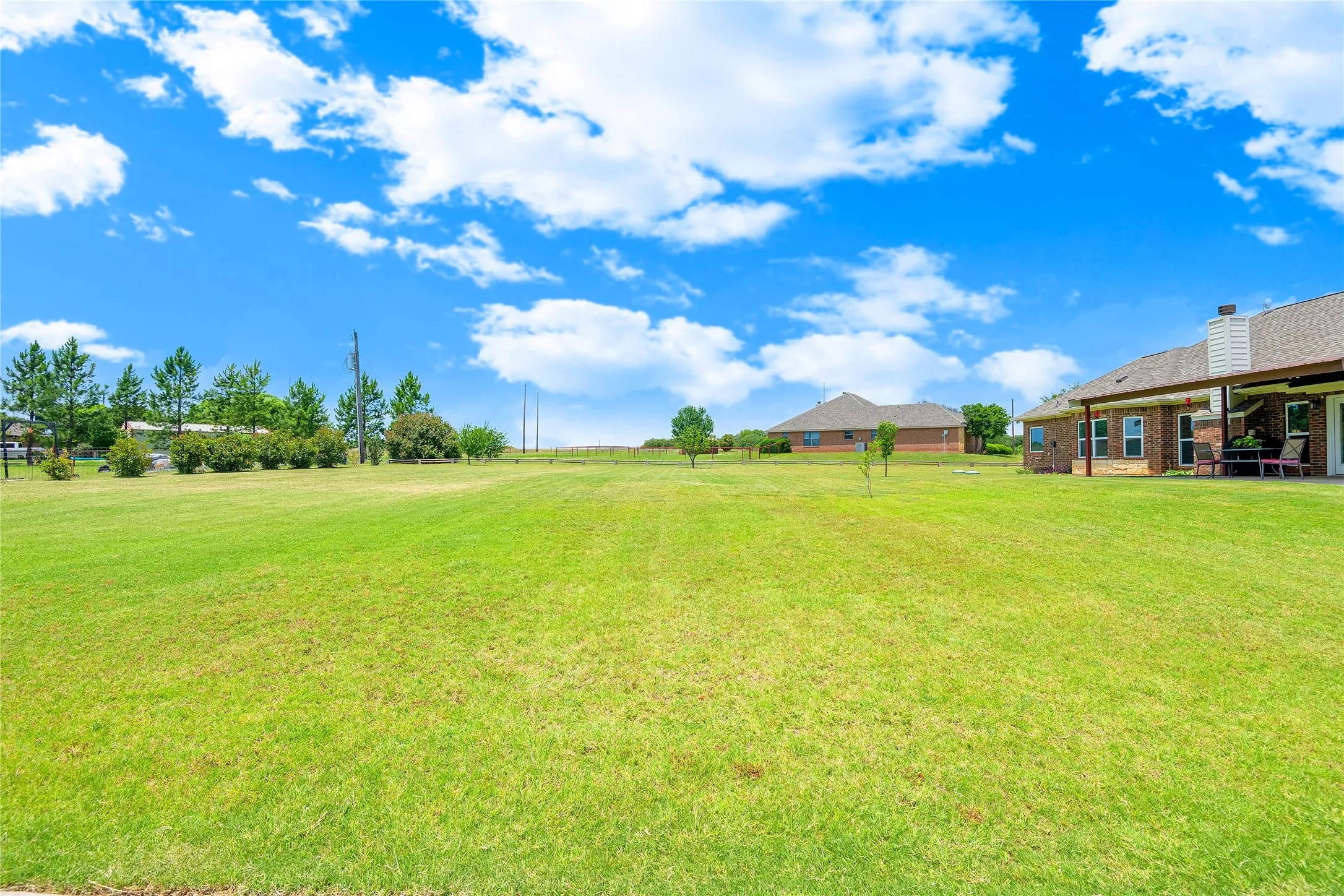Single Family Residence For Sale in Parker County , 109 Falcons Eye Court, Weatherford, Texas 76087, 3 Bedroom, 2 Bathroom, 2 Garage spaces, 2,059 Sqft, built in 2006, mls#21270222, Real Estate Agent in Weatherford, Homes For Sale in Parker county, Homes For Sale in Weatherford, Realtor in Weatherford Texas, Real Estate Brokerage Independent Realty Texas, Luminita Cordes Realtor