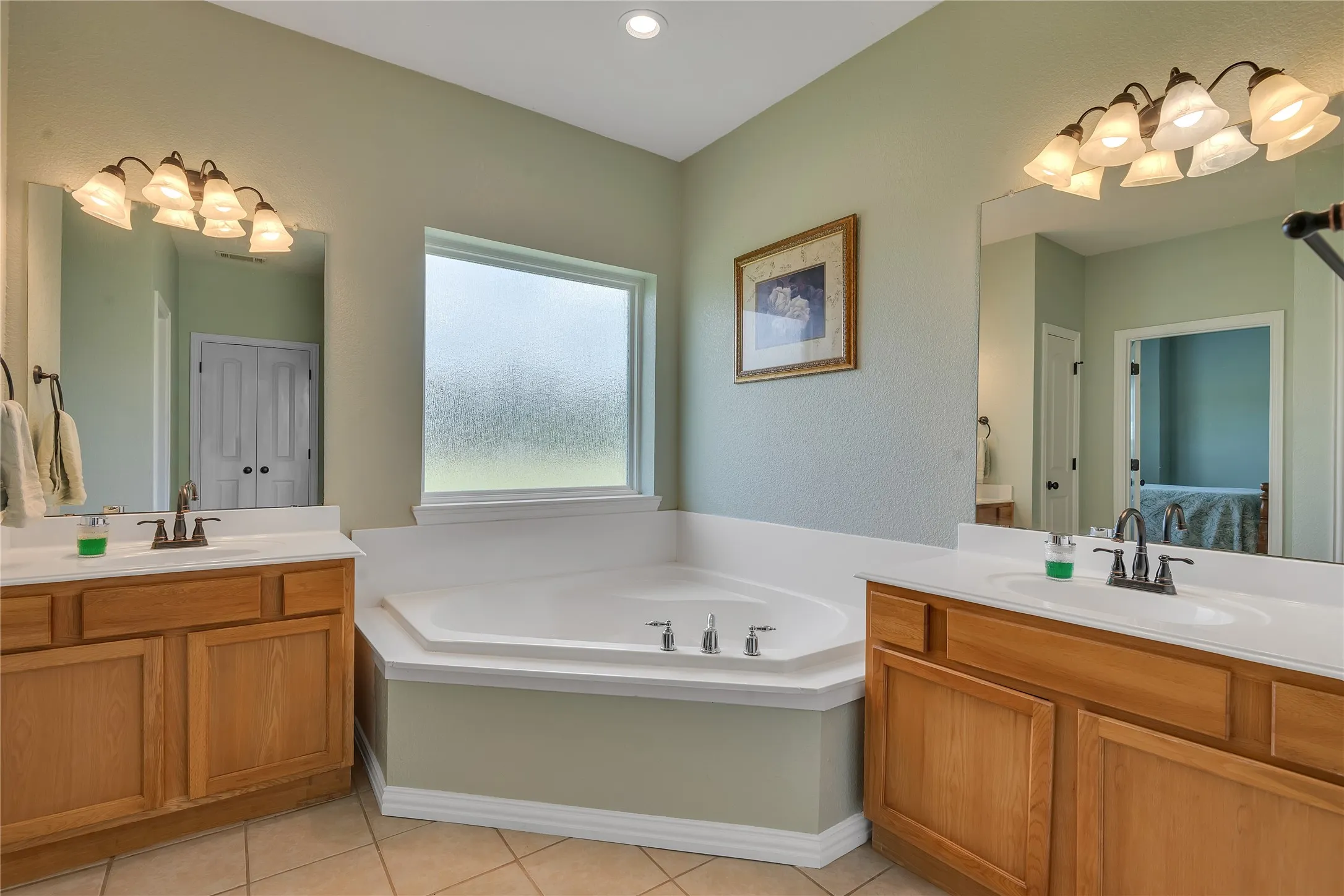 Single Family Residence For Sale in Parker County , 109 Falcons Eye Court, Weatherford, Texas 76087, 3 Bedroom, 2 Bathroom, 2 Garage spaces, 2,059 Sqft, built in 2006, mls#21270222, Real Estate Agent in Weatherford, Homes For Sale in Parker county, Homes For Sale in Weatherford, Realtor in Weatherford Texas, Real Estate Brokerage Independent Realty Texas, Luminita Cordes Realtor