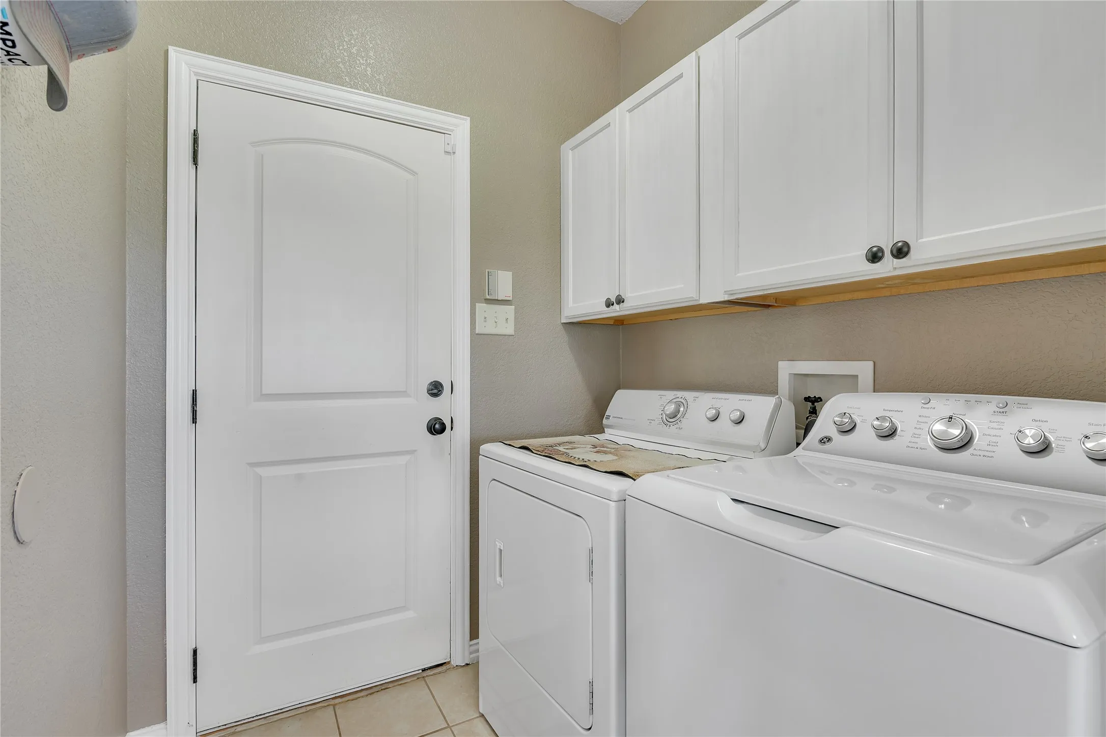 Single Family Residence For Sale in Parker County , 109 Falcons Eye Court, Weatherford, Texas 76087, 3 Bedroom, 2 Bathroom, 2 Garage spaces, 2,059 Sqft, built in 2006, mls#21270222, Real Estate Agent in Weatherford, Homes For Sale in Parker county, Homes For Sale in Weatherford, Realtor in Weatherford Texas, Real Estate Brokerage Independent Realty Texas, Luminita Cordes Realtor