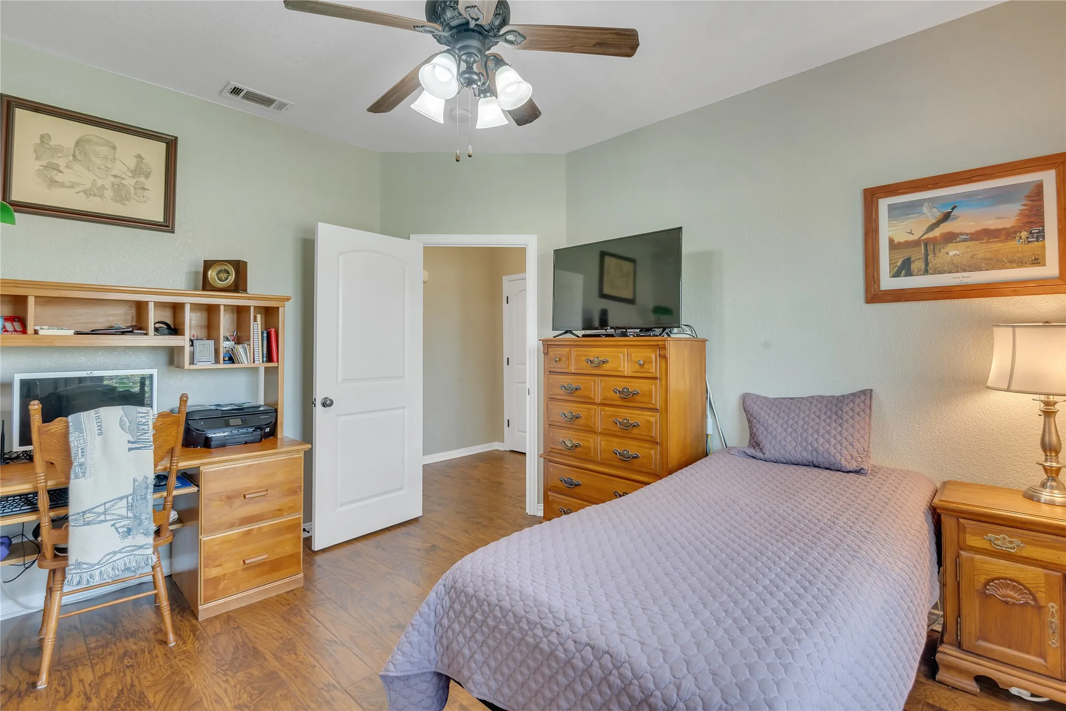 Single Family Residence For Sale in Parker County , 109 Falcons Eye Court, Weatherford, Texas 76087, 3 Bedroom, 2 Bathroom, 2 Garage spaces, 2,059 Sqft, built in 2006, mls#21270222, Real Estate Agent in Weatherford, Homes For Sale in Parker county, Homes For Sale in Weatherford, Realtor in Weatherford Texas, Real Estate Brokerage Independent Realty Texas, Luminita Cordes Realtor