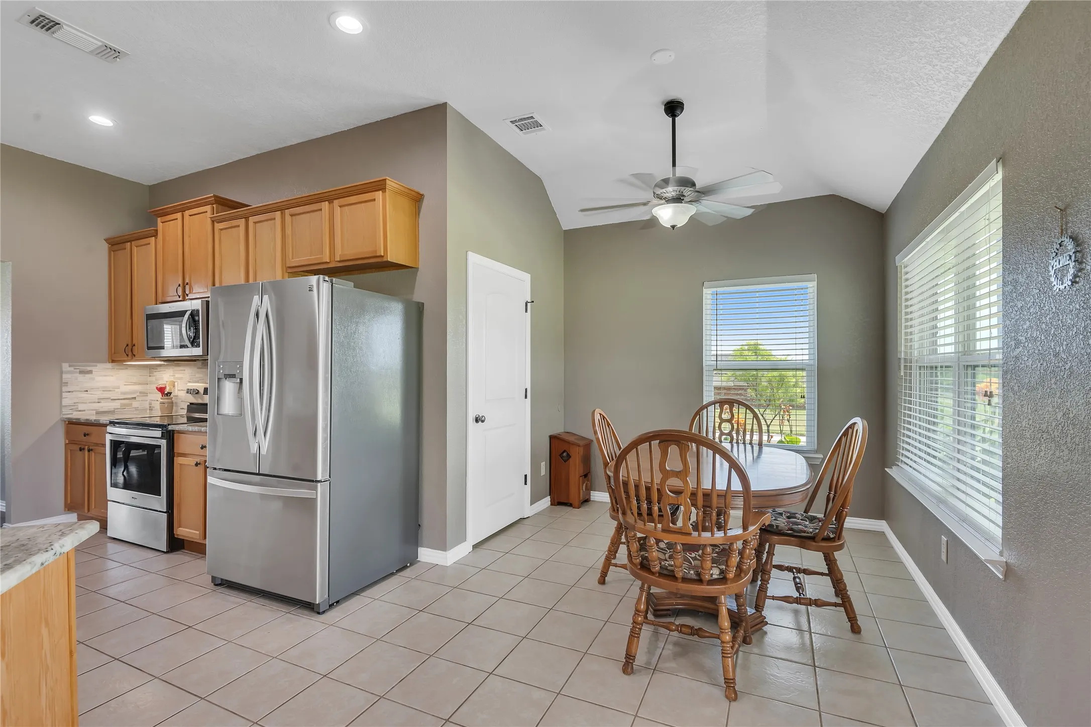 Single Family Residence For Sale in Parker County , 109 Falcons Eye Court, Weatherford, Texas 76087, 3 Bedroom, 2 Bathroom, 2 Garage spaces, 2,059 Sqft, built in 2006, mls#21270222, Real Estate Agent in Weatherford, Homes For Sale in Parker county, Homes For Sale in Weatherford, Realtor in Weatherford Texas, Real Estate Brokerage Independent Realty Texas, Luminita Cordes Realtor