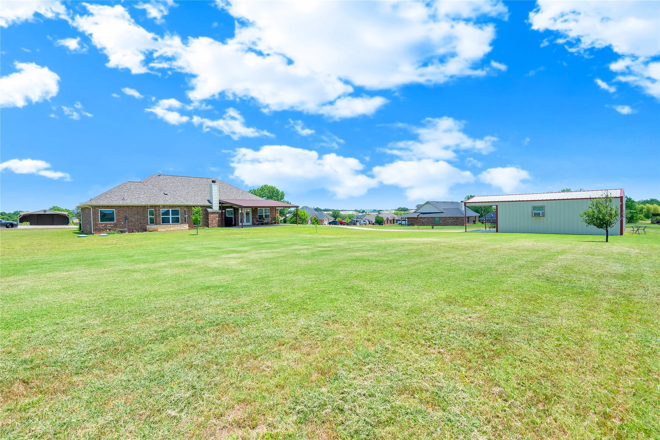 Single Family Residence For Sale in Parker County , 109 Falcons Eye Court, Weatherford, Texas 76087, 3 Bedroom, 2 Bathroom, 2 Garage spaces, 2,059 Sqft, built in 2006, mls#21270222, Real Estate Agent in Weatherford, Homes For Sale in Parker county, Homes For Sale in Weatherford, Realtor in Weatherford Texas, Real Estate Brokerage Independent Realty Texas, Luminita Cordes Realtor