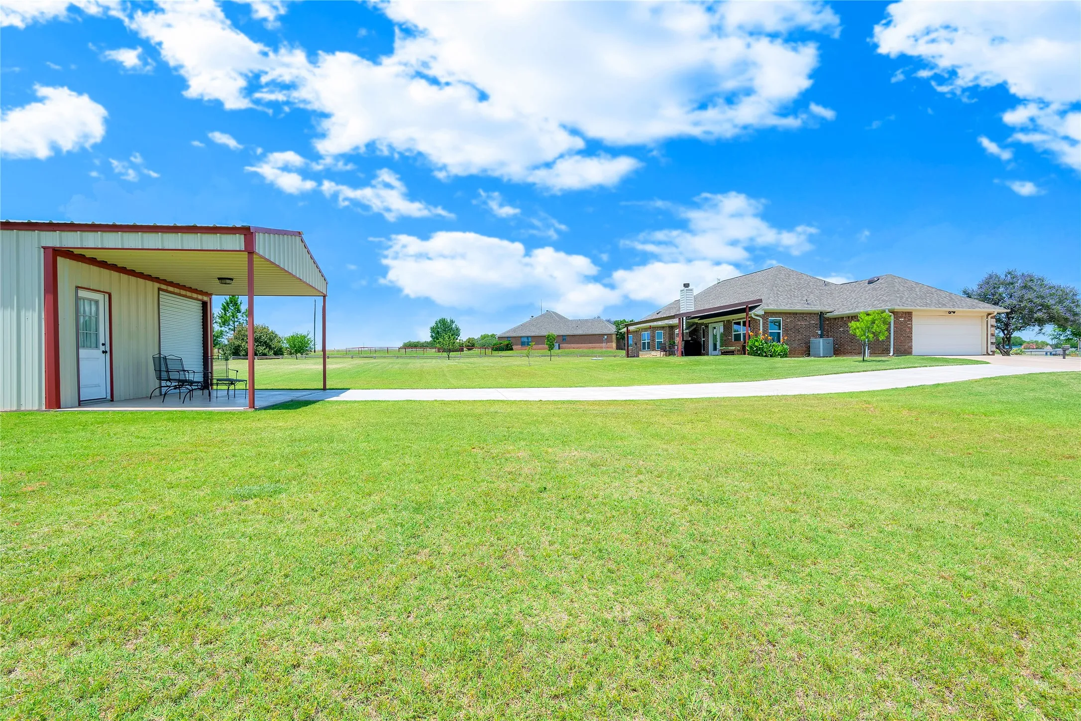 Single Family Residence For Sale in Parker County , 109 Falcons Eye Court, Weatherford, Texas 76087, 3 Bedroom, 2 Bathroom, 2 Garage spaces, 2,059 Sqft, built in 2006, mls#21270222, Real Estate Agent in Weatherford, Homes For Sale in Parker county, Homes For Sale in Weatherford, Realtor in Weatherford Texas, Real Estate Brokerage Independent Realty Texas, Luminita Cordes Realtor