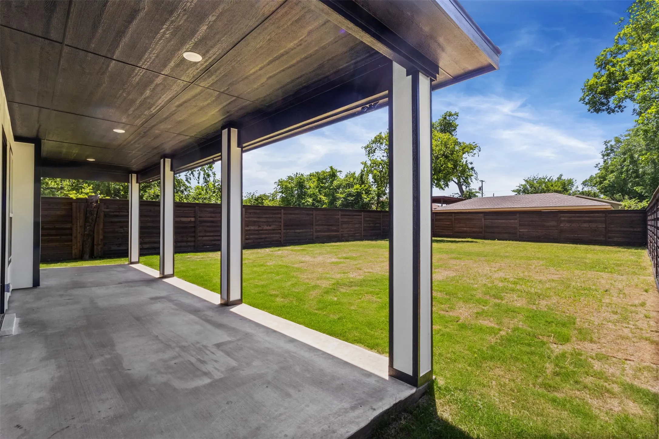 Single Family Residence For Sale in Dallas County , 613 N Dwight Avenue, Dallas, Texas 75211, 4 Bedroom, 2 Bathroom, 2 Garage spaces, 1,894 Sqft, built in 2026, mls#21289646, Real Estate Agent in Dallas, Homes For Sale in Dallas county, Homes For Sale in Dallas, Realtor in Dallas Texas, Real Estate Brokerage Independent Realty Texas, Luminita Cordes Realtor