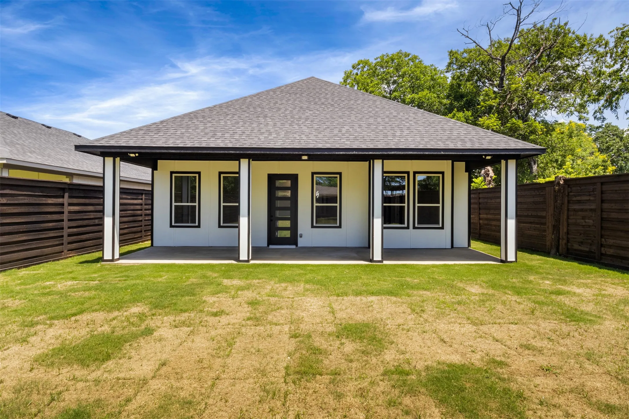 Single Family Residence For Sale in Dallas County , 613 N Dwight Avenue, Dallas, Texas 75211, 4 Bedroom, 2 Bathroom, 2 Garage spaces, 1,894 Sqft, built in 2026, mls#21289646, Real Estate Agent in Dallas, Homes For Sale in Dallas county, Homes For Sale in Dallas, Realtor in Dallas Texas, Real Estate Brokerage Independent Realty Texas, Luminita Cordes Realtor