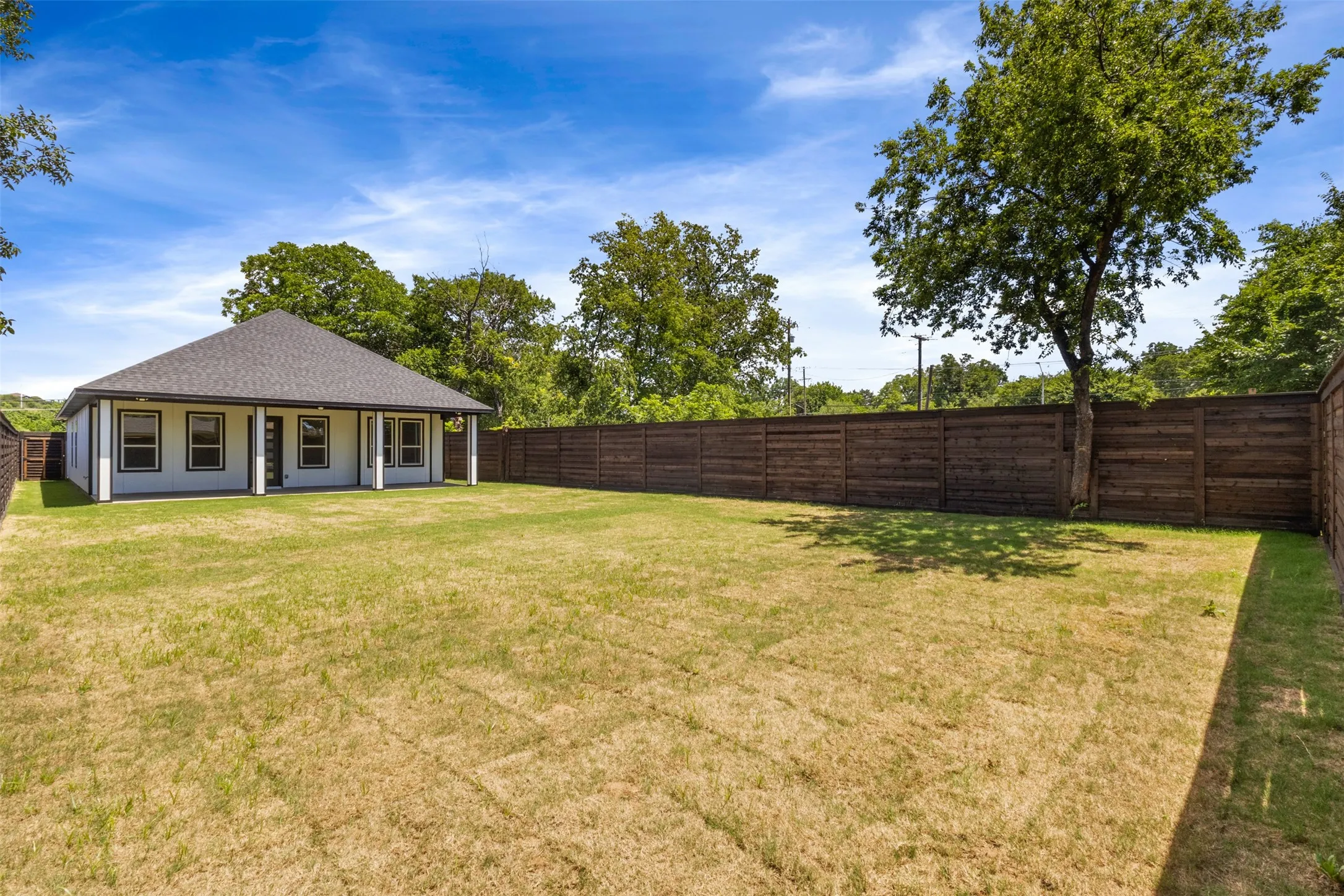 Single Family Residence For Sale in Dallas County , 613 N Dwight Avenue, Dallas, Texas 75211, 4 Bedroom, 2 Bathroom, 2 Garage spaces, 1,894 Sqft, built in 2026, mls#21289646, Real Estate Agent in Dallas, Homes For Sale in Dallas county, Homes For Sale in Dallas, Realtor in Dallas Texas, Real Estate Brokerage Independent Realty Texas, Luminita Cordes Realtor