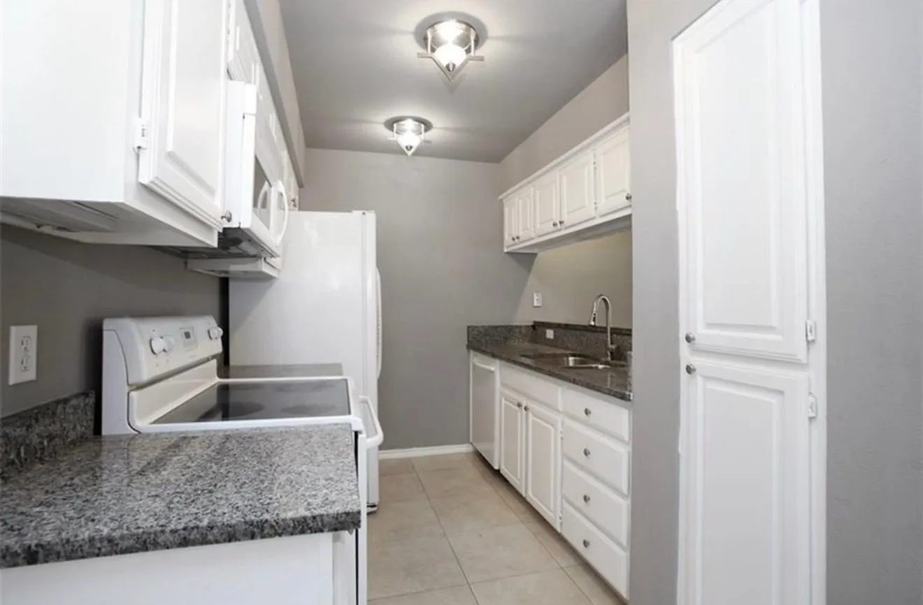 Condominium For Rent in Dallas County , 5100 Verde Valley Lane 137, Dallas, Texas 75254, 2 Bedroom, 3 Bathroom, Garage spaces, 1,510 Sqft, built in 1982, Price $2,400, mls#21290149, Real Estate Agent in Dallas, Homes For Rent in Dallas county, Homes For Rent in Dallas, Realtor in Dallas Texas, Real Estate Brokerage Independent Realty Texas, Luminita Cordes Realtor