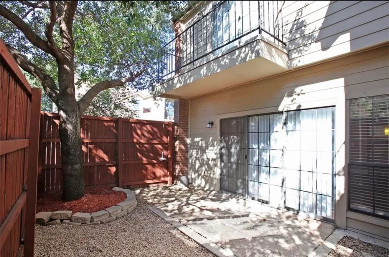 Condominium For Rent in Dallas County , 5100 Verde Valley Lane 137, Dallas, Texas 75254, 2 Bedroom, 3 Bathroom, Garage spaces, 1,510 Sqft, built in 1982, Price $2,400, mls#21290149, Real Estate Agent in Dallas, Homes For Rent in Dallas county, Homes For Rent in Dallas, Realtor in Dallas Texas, Real Estate Brokerage Independent Realty Texas, Luminita Cordes Realtor