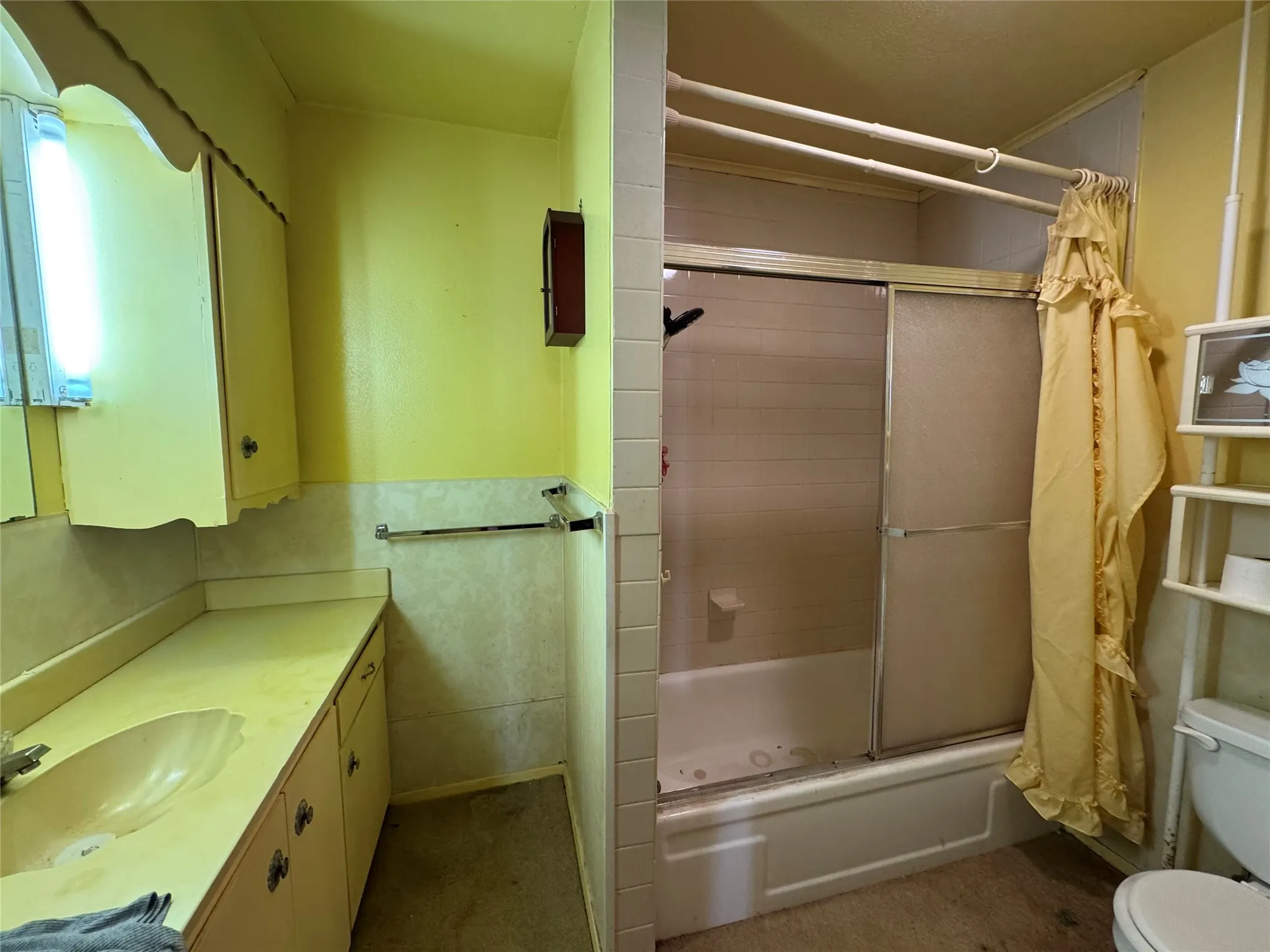 Single Family Residence For Sale in Wood County , 259 Lone Oak Drive, Hawkins, Texas 75765, 4 Bedroom, 2 Bathroom, 2 Garage spaces, 2,020 Sqft, built in 1970, mls#21290225, Real Estate Agent in Hawkins, Homes For Sale in Wood county, Homes For Sale in Hawkins, Realtor in Hawkins Texas, Real Estate Brokerage Independent Realty Texas, Luminita Cordes Realtor
