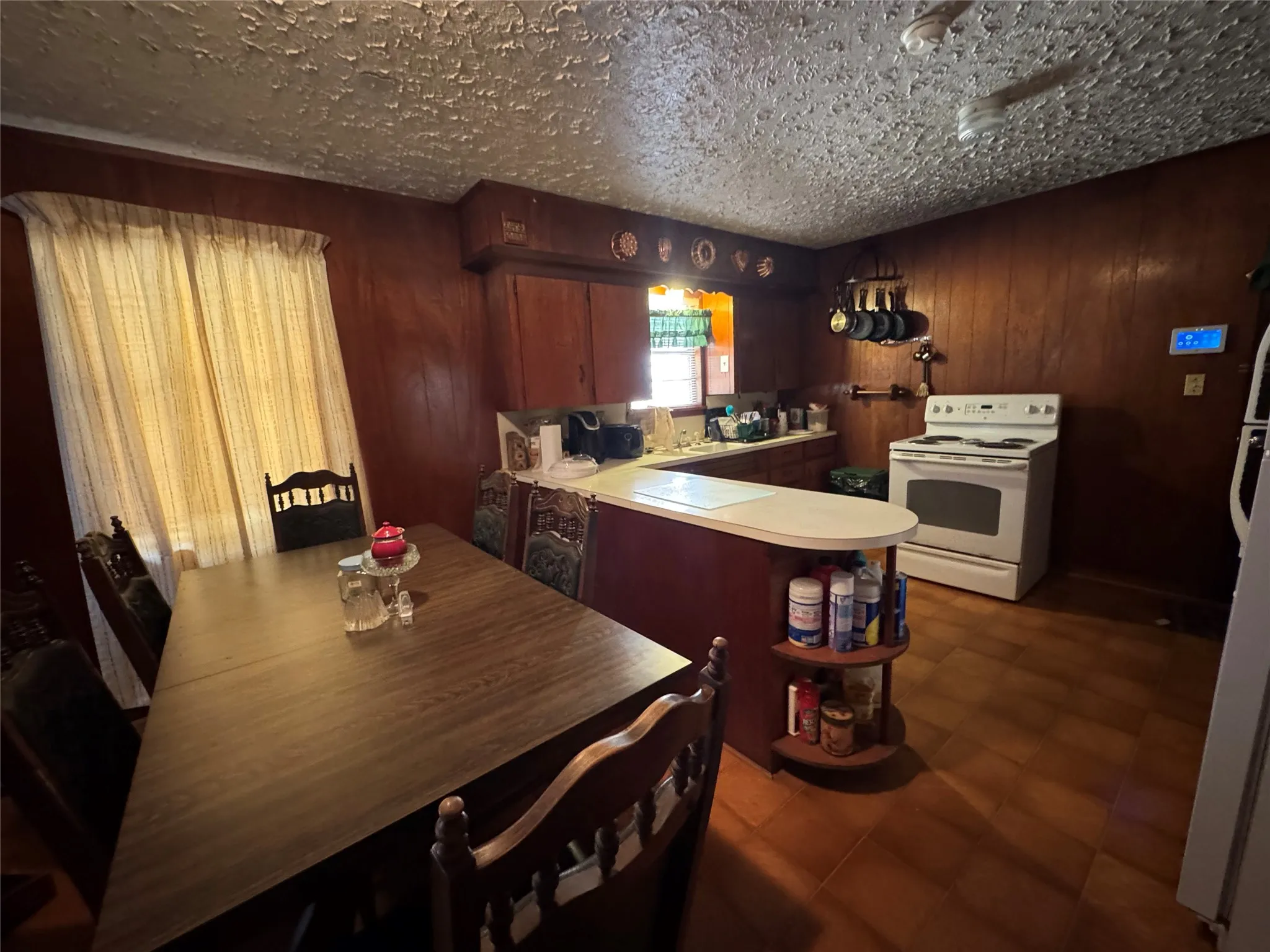 Single Family Residence For Sale in Wood County , 259 Lone Oak Drive, Hawkins, Texas 75765, 4 Bedroom, 2 Bathroom, 2 Garage spaces, 2,020 Sqft, built in 1970, mls#21290225, Real Estate Agent in Hawkins, Homes For Sale in Wood county, Homes For Sale in Hawkins, Realtor in Hawkins Texas, Real Estate Brokerage Independent Realty Texas, Luminita Cordes Realtor