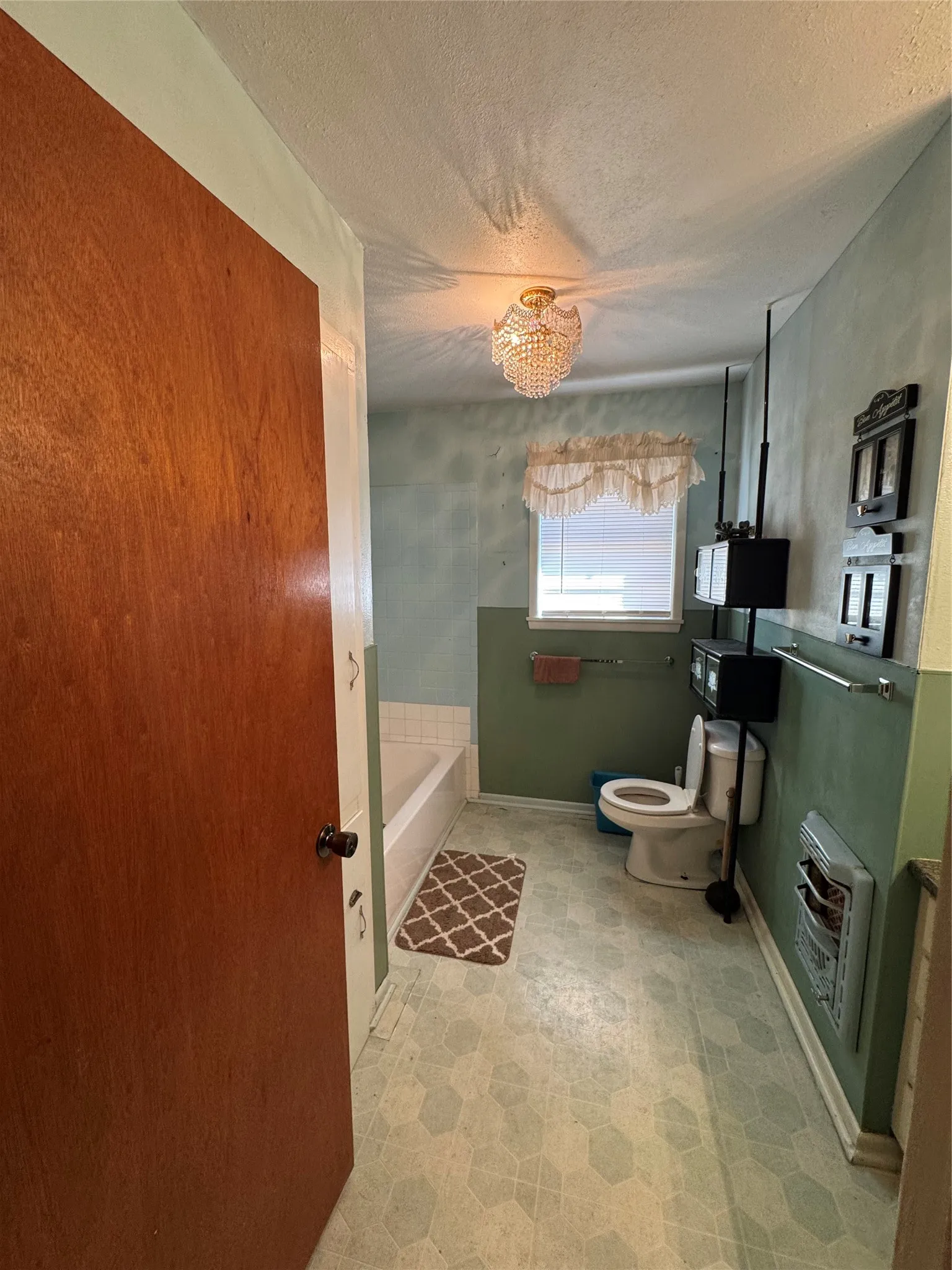 Single Family Residence For Sale in Wood County , 259 Lone Oak Drive, Hawkins, Texas 75765, 4 Bedroom, 2 Bathroom, 2 Garage spaces, 2,020 Sqft, built in 1970, mls#21290225, Real Estate Agent in Hawkins, Homes For Sale in Wood county, Homes For Sale in Hawkins, Realtor in Hawkins Texas, Real Estate Brokerage Independent Realty Texas, Luminita Cordes Realtor
