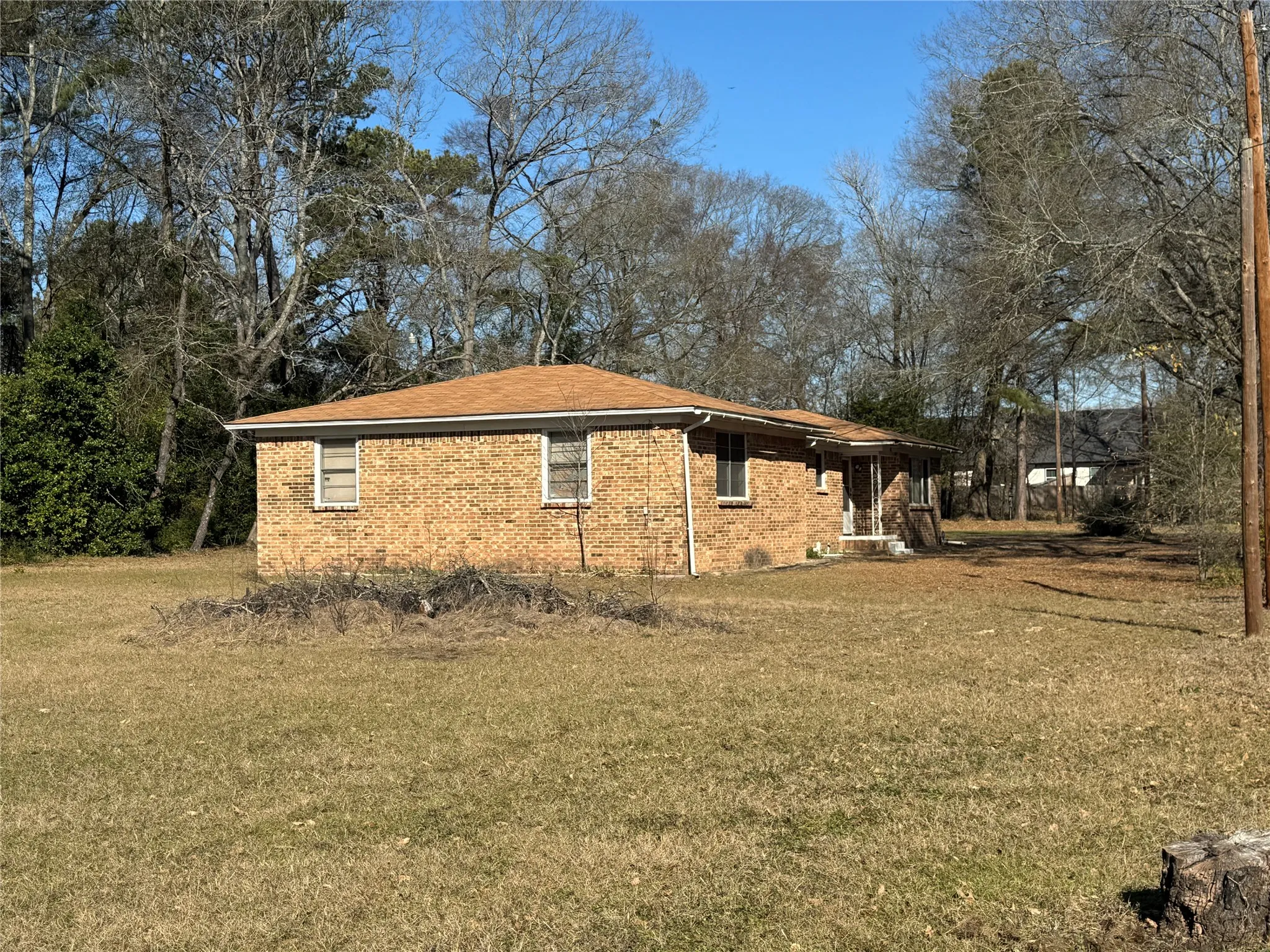 Single Family Residence For Sale in Wood County , 259 Lone Oak Drive, Hawkins, Texas 75765, 4 Bedroom, 2 Bathroom, 2 Garage spaces, 2,020 Sqft, built in 1970, mls#21290225, Real Estate Agent in Hawkins, Homes For Sale in Wood county, Homes For Sale in Hawkins, Realtor in Hawkins Texas, Real Estate Brokerage Independent Realty Texas, Luminita Cordes Realtor