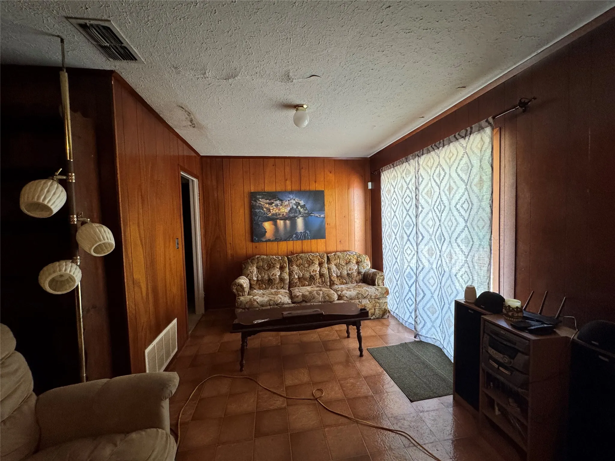 Single Family Residence For Sale in Wood County , 259 Lone Oak Drive, Hawkins, Texas 75765, 4 Bedroom, 2 Bathroom, 2 Garage spaces, 2,020 Sqft, built in 1970, mls#21290225, Real Estate Agent in Hawkins, Homes For Sale in Wood county, Homes For Sale in Hawkins, Realtor in Hawkins Texas, Real Estate Brokerage Independent Realty Texas, Luminita Cordes Realtor