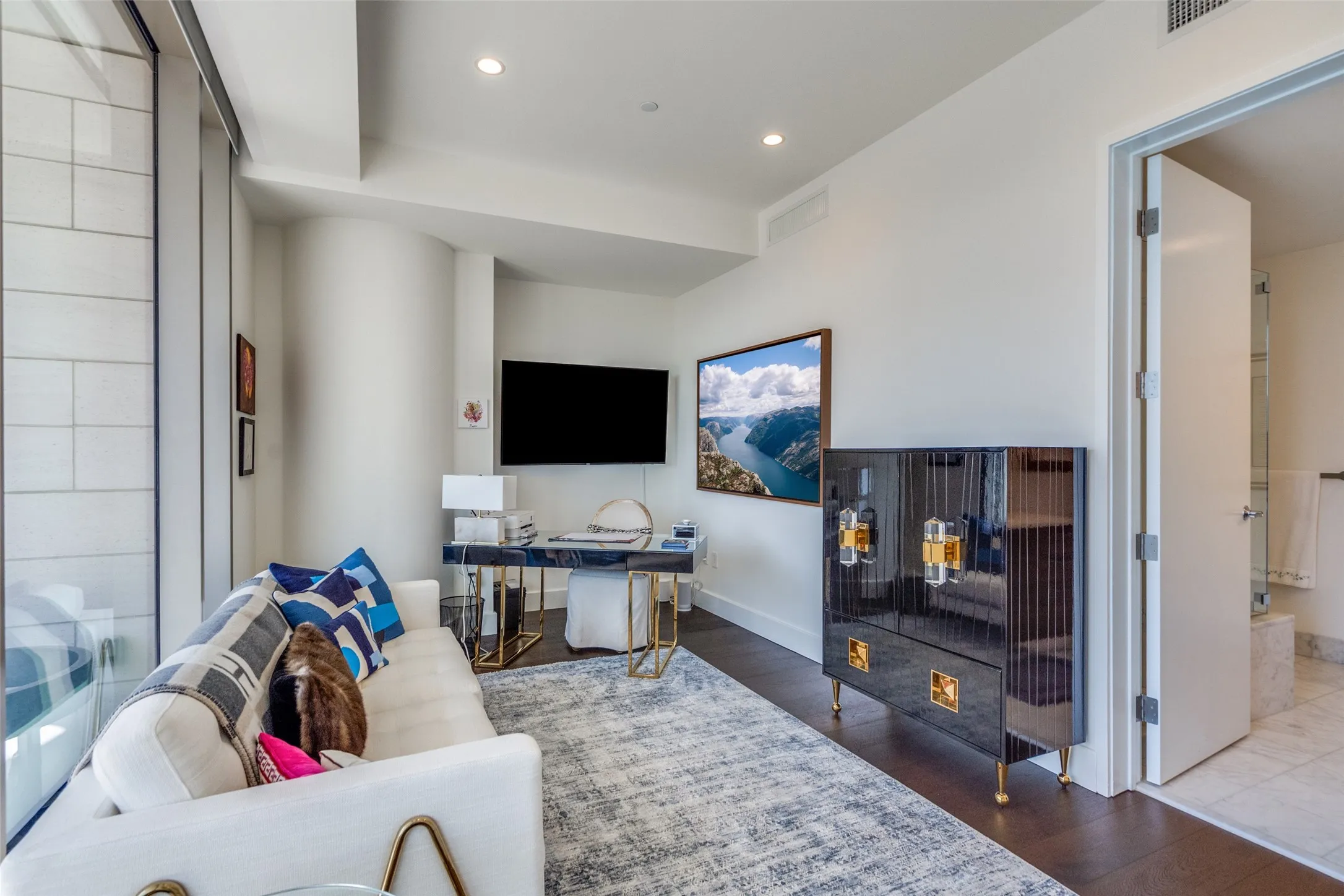 Condominium For Sale in Collin County , 7901 Windrose Avenue 504, Plano, Texas 75024, 3 Bedroom, 4 Bathroom, 2 Garage spaces, 2,589 Sqft, built in 2019, mls#21289376, Real Estate Agent in Plano, Homes For Sale in Collin county, Homes For Sale in Plano, Realtor in Plano Texas, Real Estate Brokerage Independent Realty Texas, Luminita Cordes Realtor