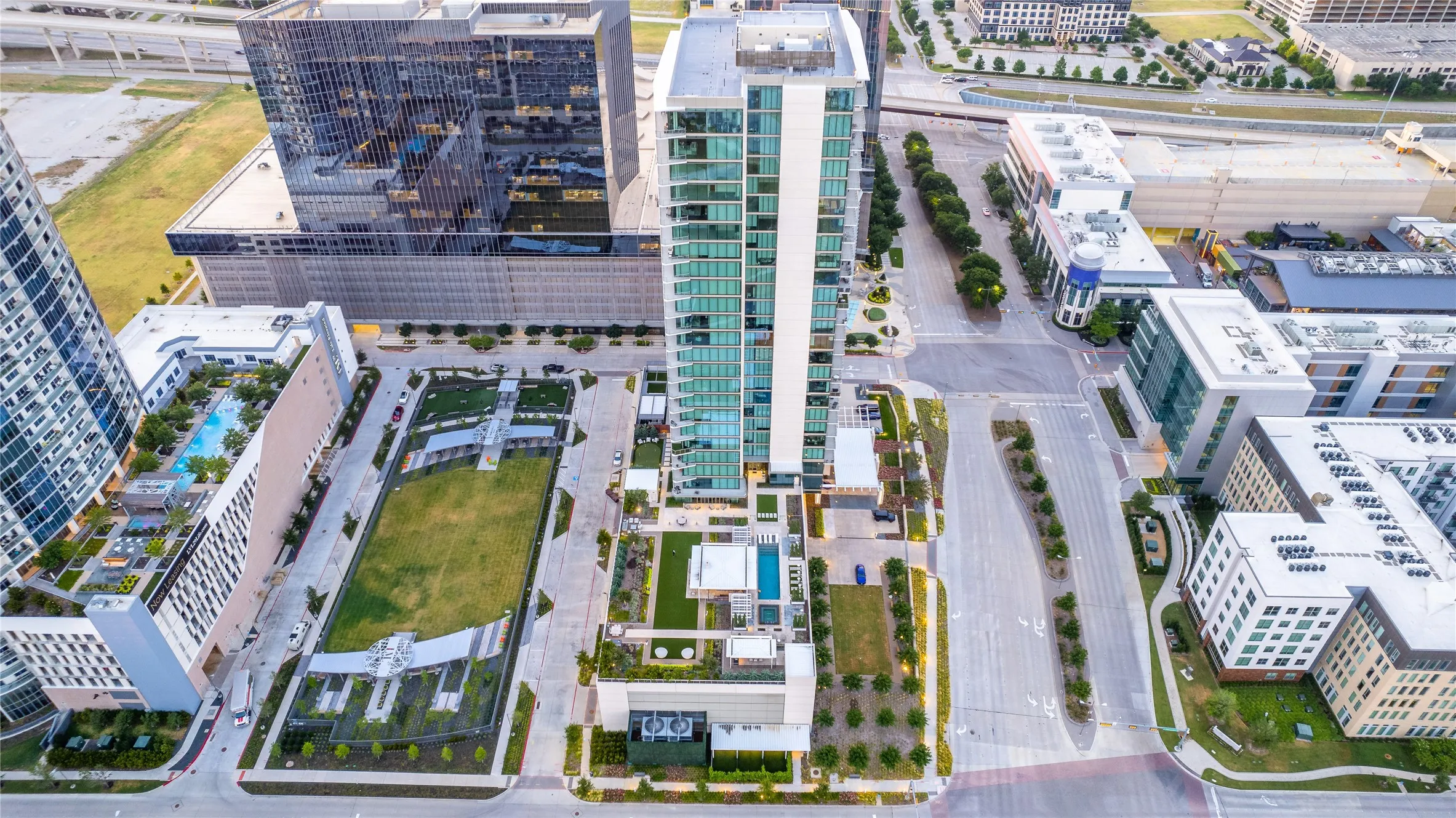 Condominium For Sale in Collin County , 7901 Windrose Avenue 504, Plano, Texas 75024, 3 Bedroom, 4 Bathroom, 2 Garage spaces, 2,589 Sqft, built in 2019, mls#21289376, Real Estate Agent in Plano, Homes For Sale in Collin county, Homes For Sale in Plano, Realtor in Plano Texas, Real Estate Brokerage Independent Realty Texas, Luminita Cordes Realtor