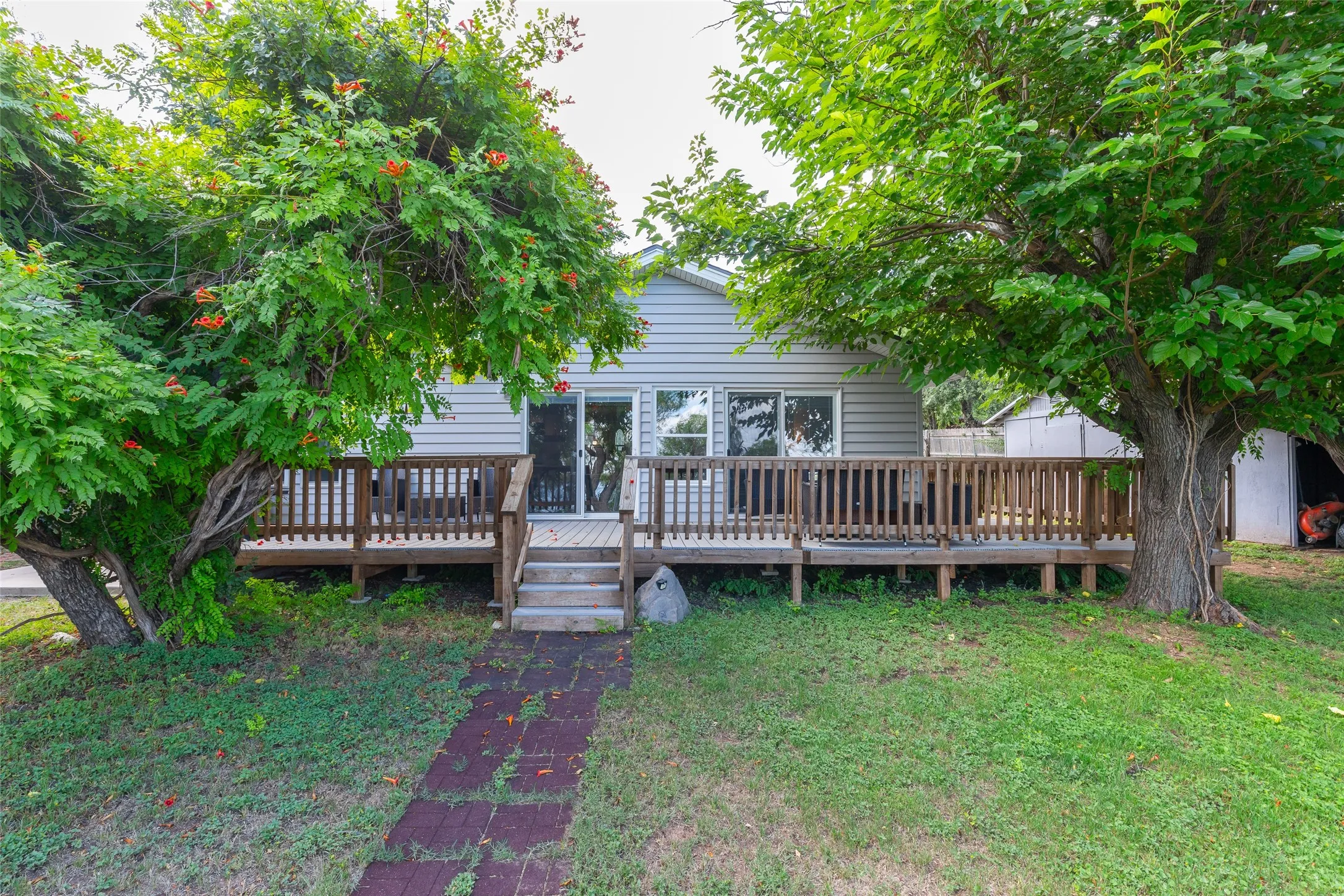 Single Family Residence For Sale in Jones County , 9732 Cove Road, Abilene, Texas 79601, 3 Bedroom, 2 Bathroom, Garage spaces, 1,759 Sqft, built in 1958, mls#21290012, Real Estate Agent in Abilene, Homes For Sale in Jones county, Homes For Sale in Abilene, Realtor in Abilene Texas, Real Estate Brokerage Independent Realty Texas, Luminita Cordes Realtor