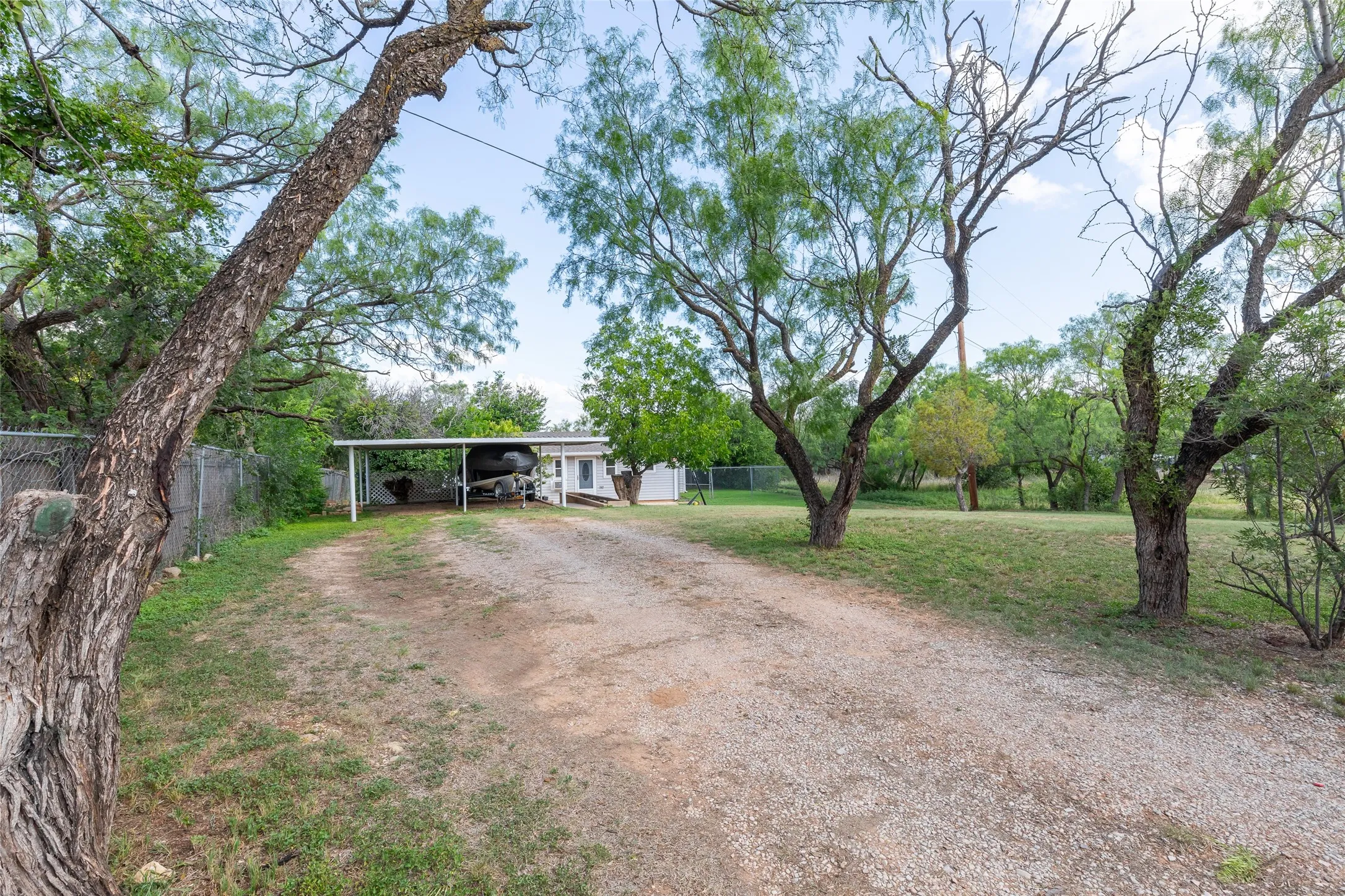 Single Family Residence For Sale in Jones County , 9732 Cove Road, Abilene, Texas 79601, 3 Bedroom, 2 Bathroom, Garage spaces, 1,759 Sqft, built in 1958, mls#21290012, Real Estate Agent in Abilene, Homes For Sale in Jones county, Homes For Sale in Abilene, Realtor in Abilene Texas, Real Estate Brokerage Independent Realty Texas, Luminita Cordes Realtor
