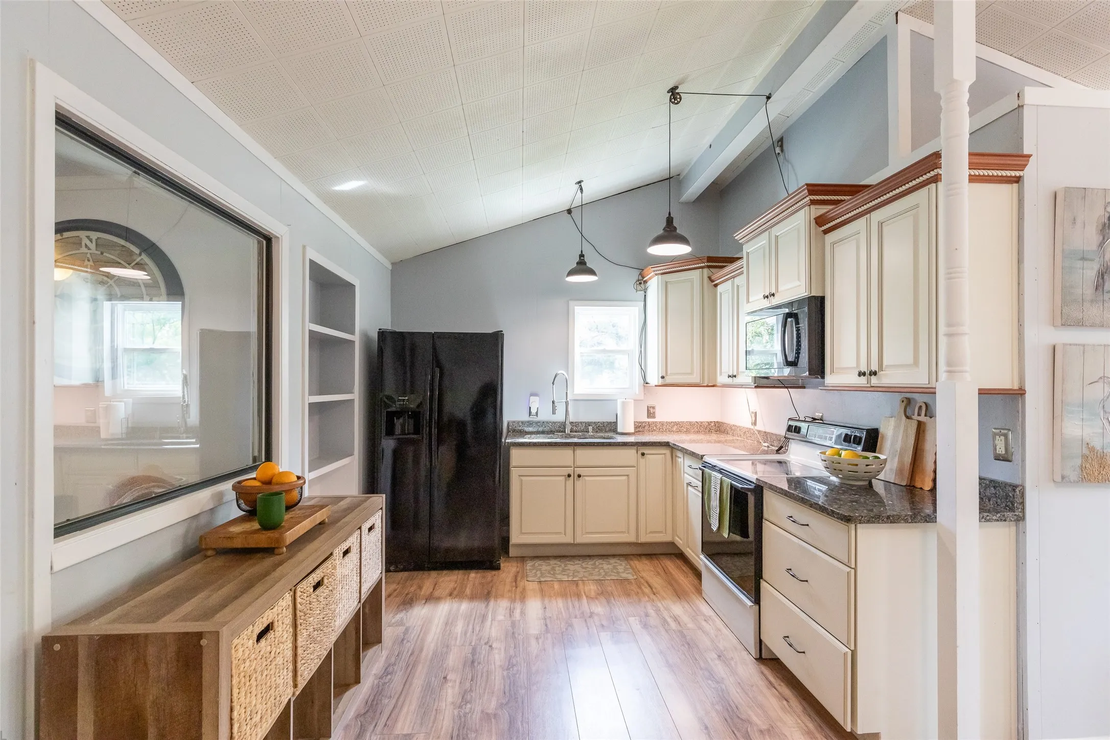 Single Family Residence For Sale in Jones County , 9732 Cove Road, Abilene, Texas 79601, 3 Bedroom, 2 Bathroom, Garage spaces, 1,759 Sqft, built in 1958, mls#21290012, Real Estate Agent in Abilene, Homes For Sale in Jones county, Homes For Sale in Abilene, Realtor in Abilene Texas, Real Estate Brokerage Independent Realty Texas, Luminita Cordes Realtor