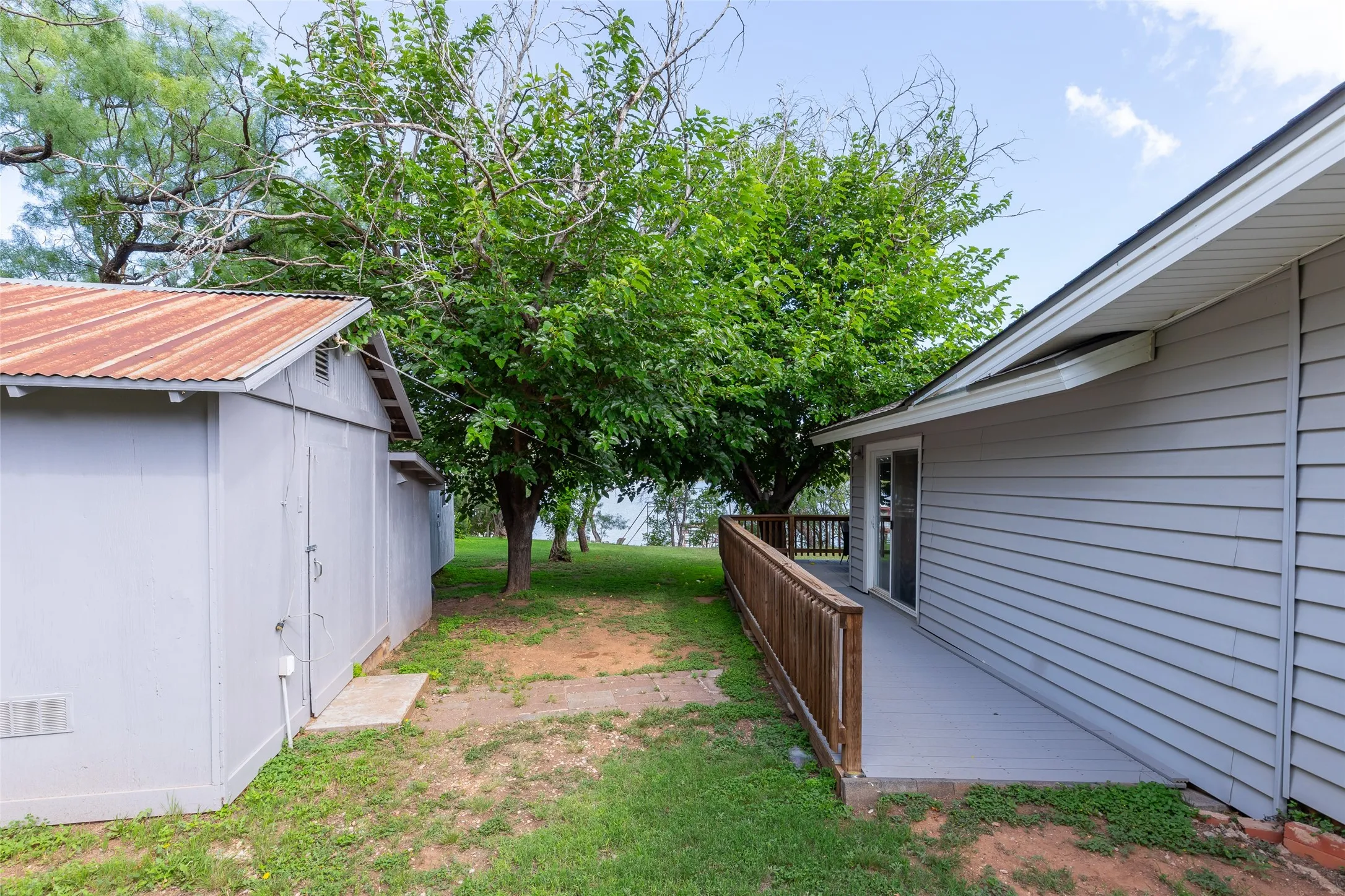 Single Family Residence For Sale in Jones County , 9732 Cove Road, Abilene, Texas 79601, 3 Bedroom, 2 Bathroom, Garage spaces, 1,759 Sqft, built in 1958, mls#21290012, Real Estate Agent in Abilene, Homes For Sale in Jones county, Homes For Sale in Abilene, Realtor in Abilene Texas, Real Estate Brokerage Independent Realty Texas, Luminita Cordes Realtor