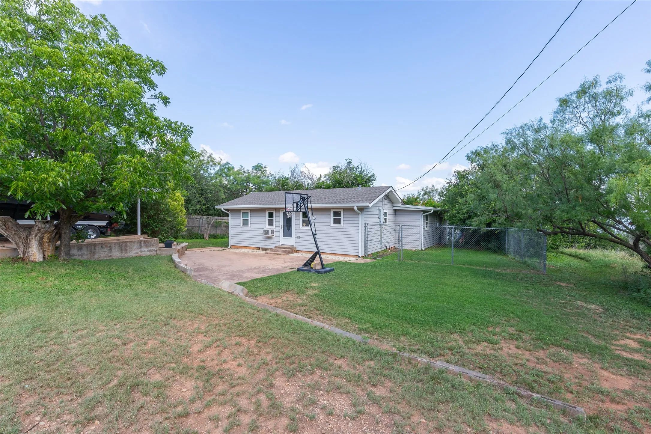 Single Family Residence For Sale in Jones County , 9732 Cove Road, Abilene, Texas 79601, 3 Bedroom, 2 Bathroom, Garage spaces, 1,759 Sqft, built in 1958, mls#21290012, Real Estate Agent in Abilene, Homes For Sale in Jones county, Homes For Sale in Abilene, Realtor in Abilene Texas, Real Estate Brokerage Independent Realty Texas, Luminita Cordes Realtor