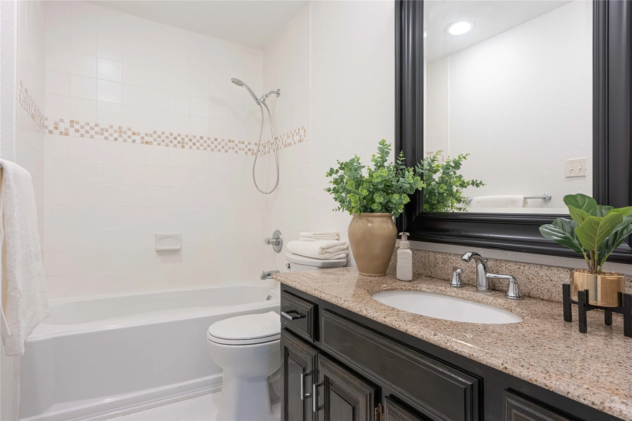 Single Family Residence For Rent in Denton County , 1734 Sterling Lane, Lewisville, Texas 75067, 3 Bedroom, 2 Bathroom, 2 Garage spaces, 1,670 Sqft, built in 1983, mls#21290218, Real Estate Agent in Lewisville, Homes For Rent in Denton county, Homes For Rent in Lewisville, Realtor in Lewisville Texas, Real Estate Brokerage Independent Realty Texas, Luminita Cordes Realtor