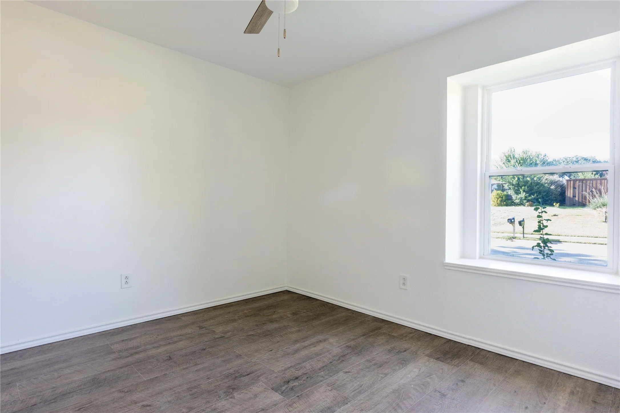 Single Family Residence For Rent in Denton County , 1734 Sterling Lane, Lewisville, Texas 75067, 3 Bedroom, 2 Bathroom, 2 Garage spaces, 1,670 Sqft, built in 1983, mls#21290218, Real Estate Agent in Lewisville, Homes For Rent in Denton county, Homes For Rent in Lewisville, Realtor in Lewisville Texas, Real Estate Brokerage Independent Realty Texas, Luminita Cordes Realtor