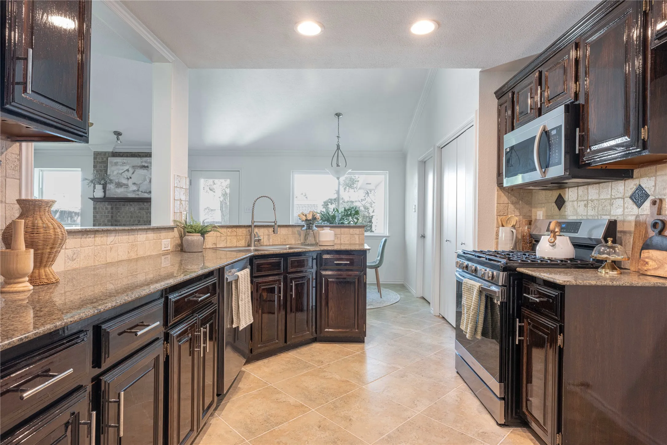 Single Family Residence For Rent in Denton County , 1734 Sterling Lane, Lewisville, Texas 75067, 3 Bedroom, 2 Bathroom, 2 Garage spaces, 1,670 Sqft, built in 1983, mls#21290218, Real Estate Agent in Lewisville, Homes For Rent in Denton county, Homes For Rent in Lewisville, Realtor in Lewisville Texas, Real Estate Brokerage Independent Realty Texas, Luminita Cordes Realtor