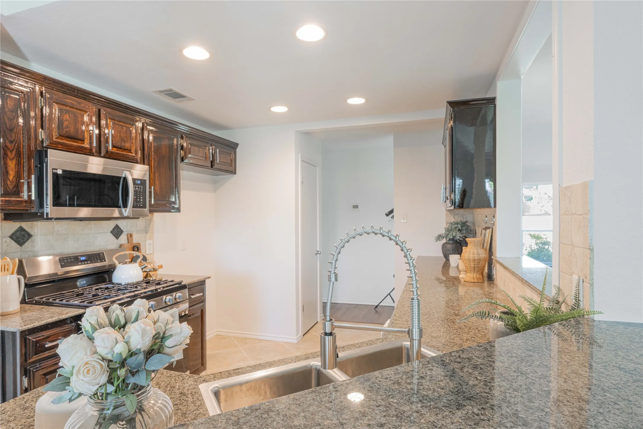 Single Family Residence For Rent in Denton County , 1734 Sterling Lane, Lewisville, Texas 75067, 3 Bedroom, 2 Bathroom, 2 Garage spaces, 1,670 Sqft, built in 1983, mls#21290218, Real Estate Agent in Lewisville, Homes For Rent in Denton county, Homes For Rent in Lewisville, Realtor in Lewisville Texas, Real Estate Brokerage Independent Realty Texas, Luminita Cordes Realtor