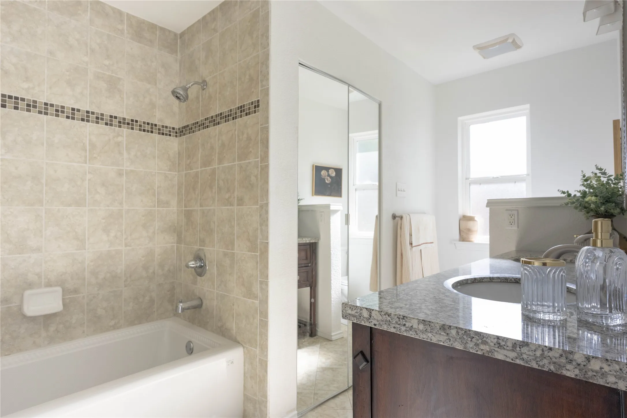 Single Family Residence For Rent in Denton County , 1734 Sterling Lane, Lewisville, Texas 75067, 3 Bedroom, 2 Bathroom, 2 Garage spaces, 1,670 Sqft, built in 1983, mls#21290218, Real Estate Agent in Lewisville, Homes For Rent in Denton county, Homes For Rent in Lewisville, Realtor in Lewisville Texas, Real Estate Brokerage Independent Realty Texas, Luminita Cordes Realtor