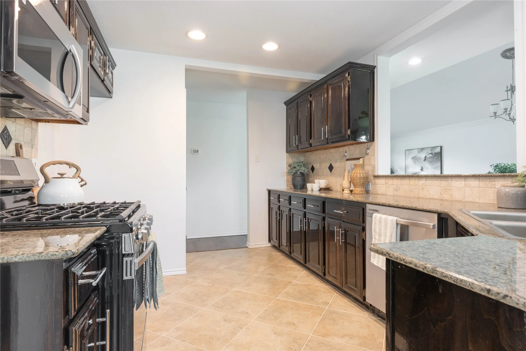 Updated Appliances, Fixtures, Lighting &Counter tops